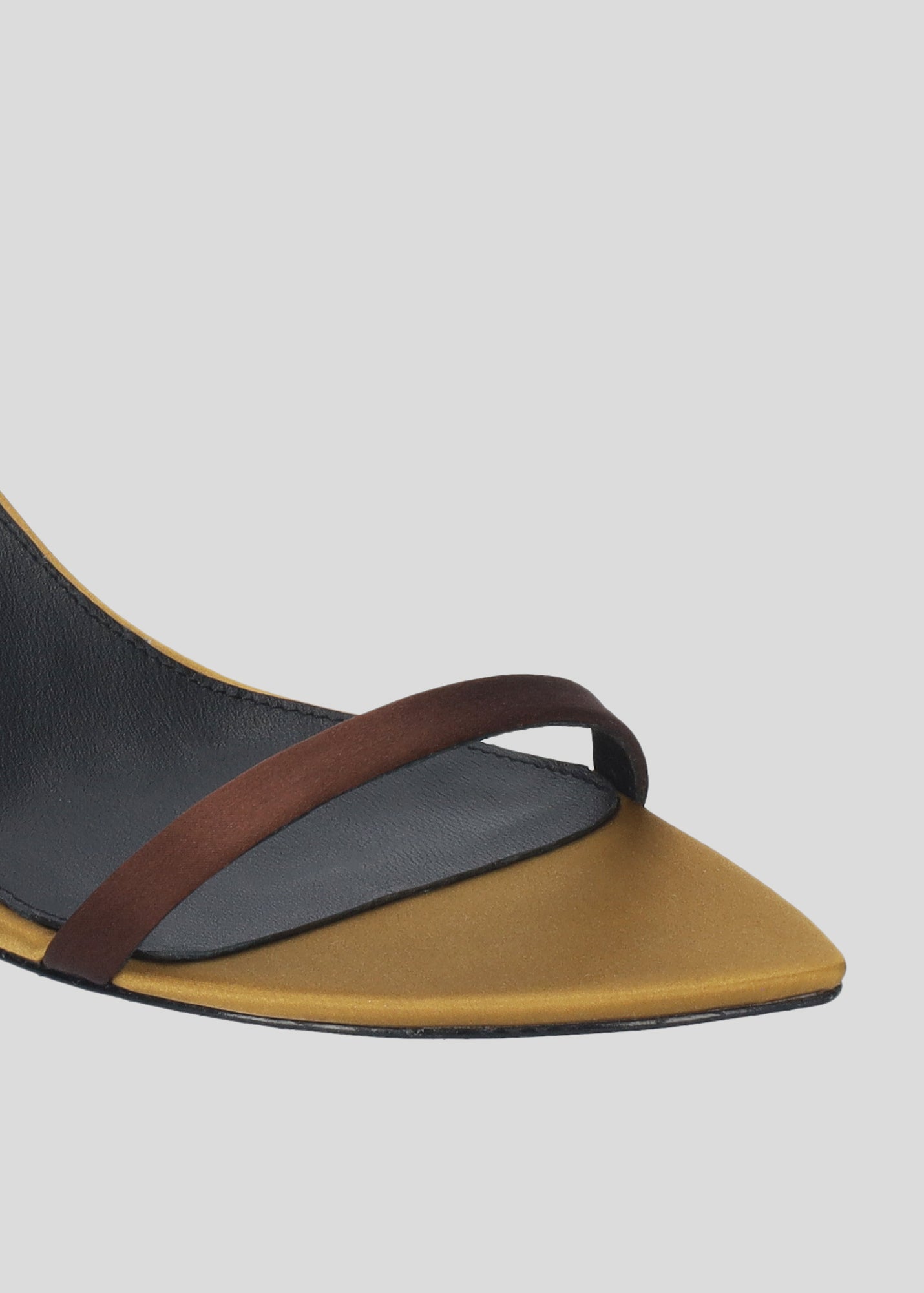 SANDALIA TACÓN LOLA CRUZ MOSTAZA