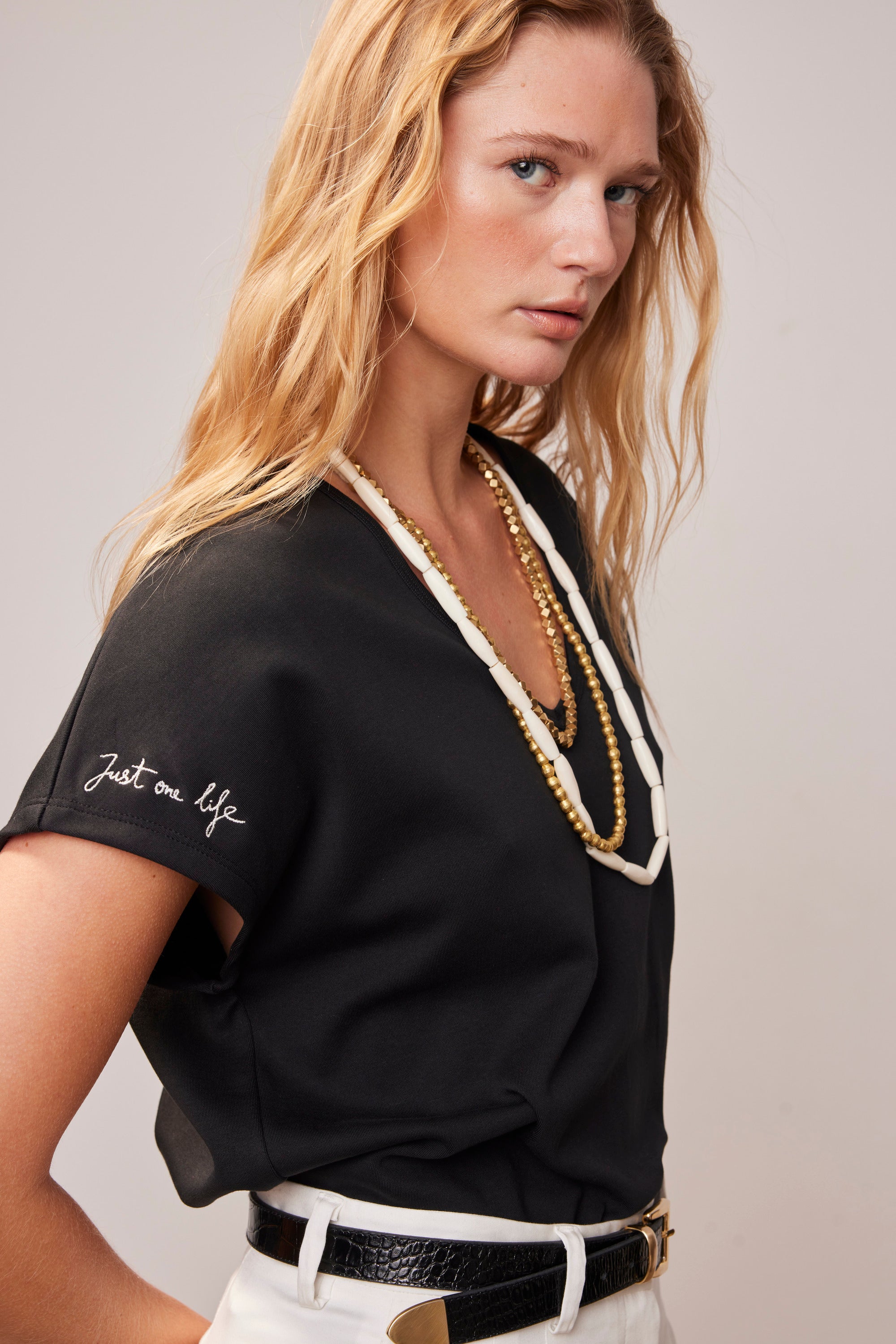 GOLDEN BOLD NECKLACE