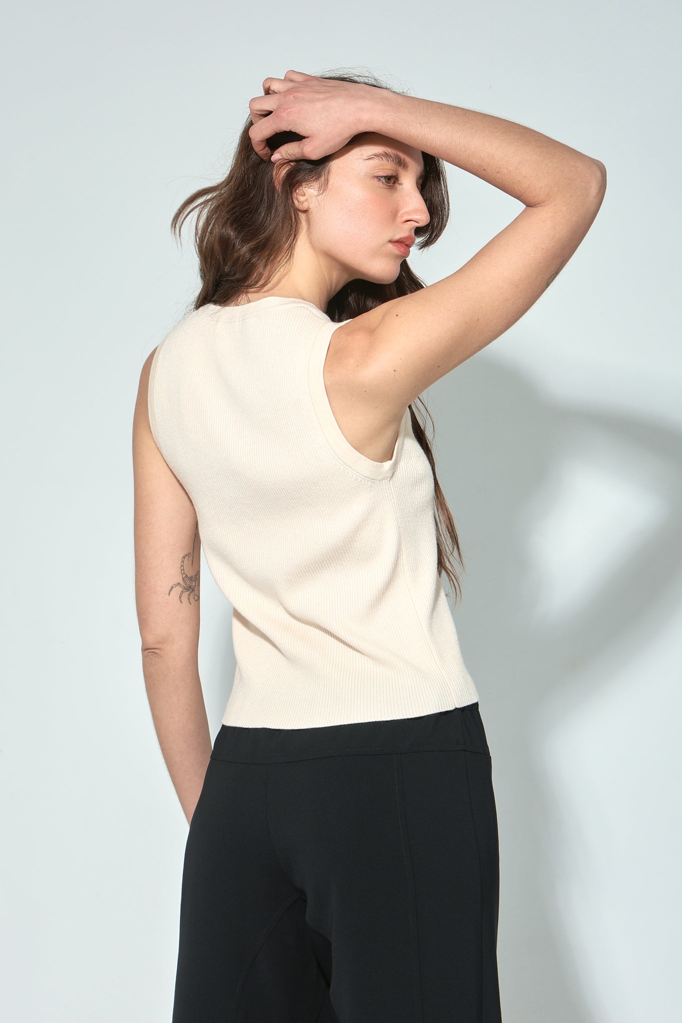 TOP GABRIELA CUELLO REDONDO LANA ECRU