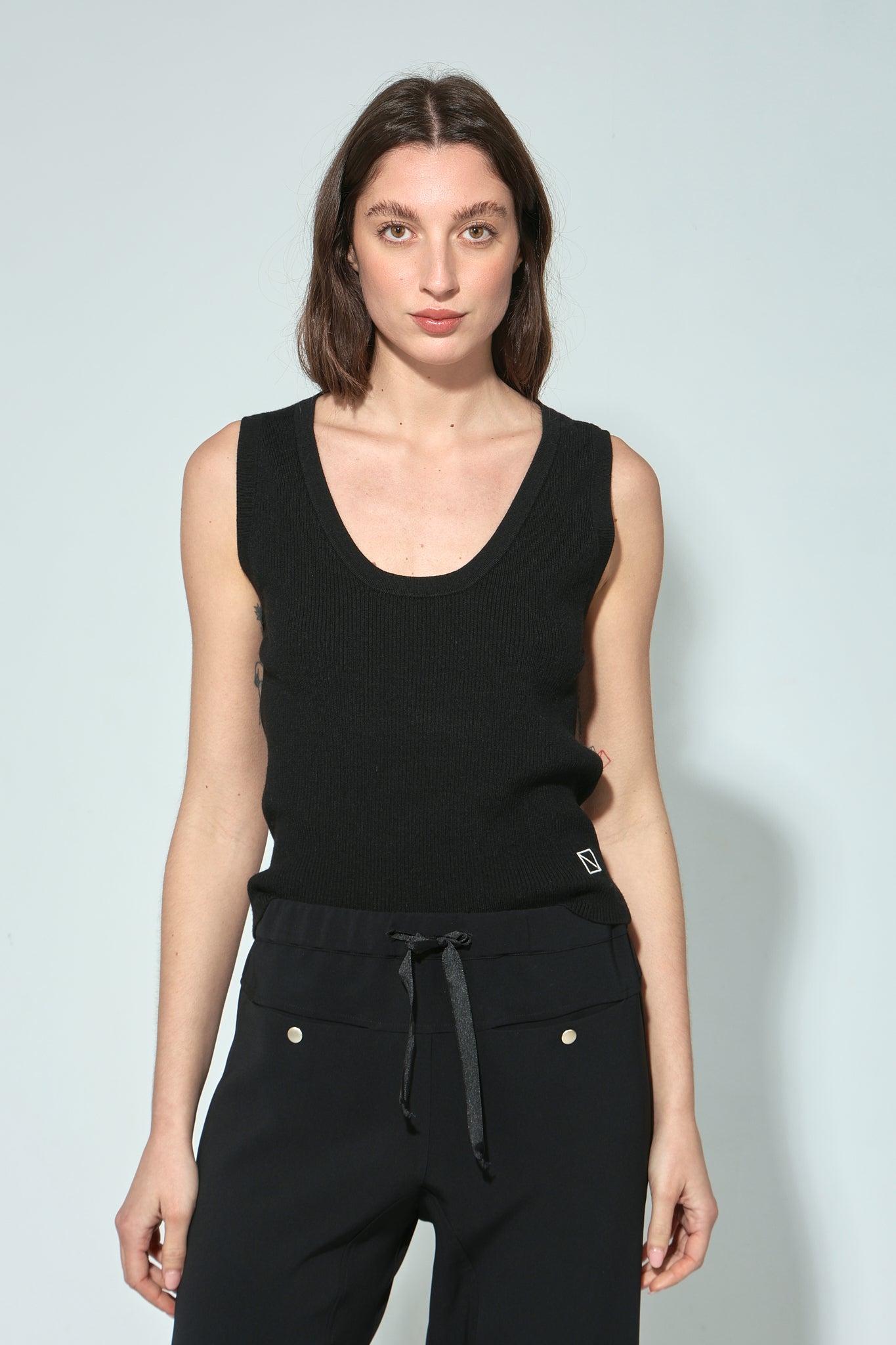 TOP GABRIELA ROUND NECK WOOL BLACK