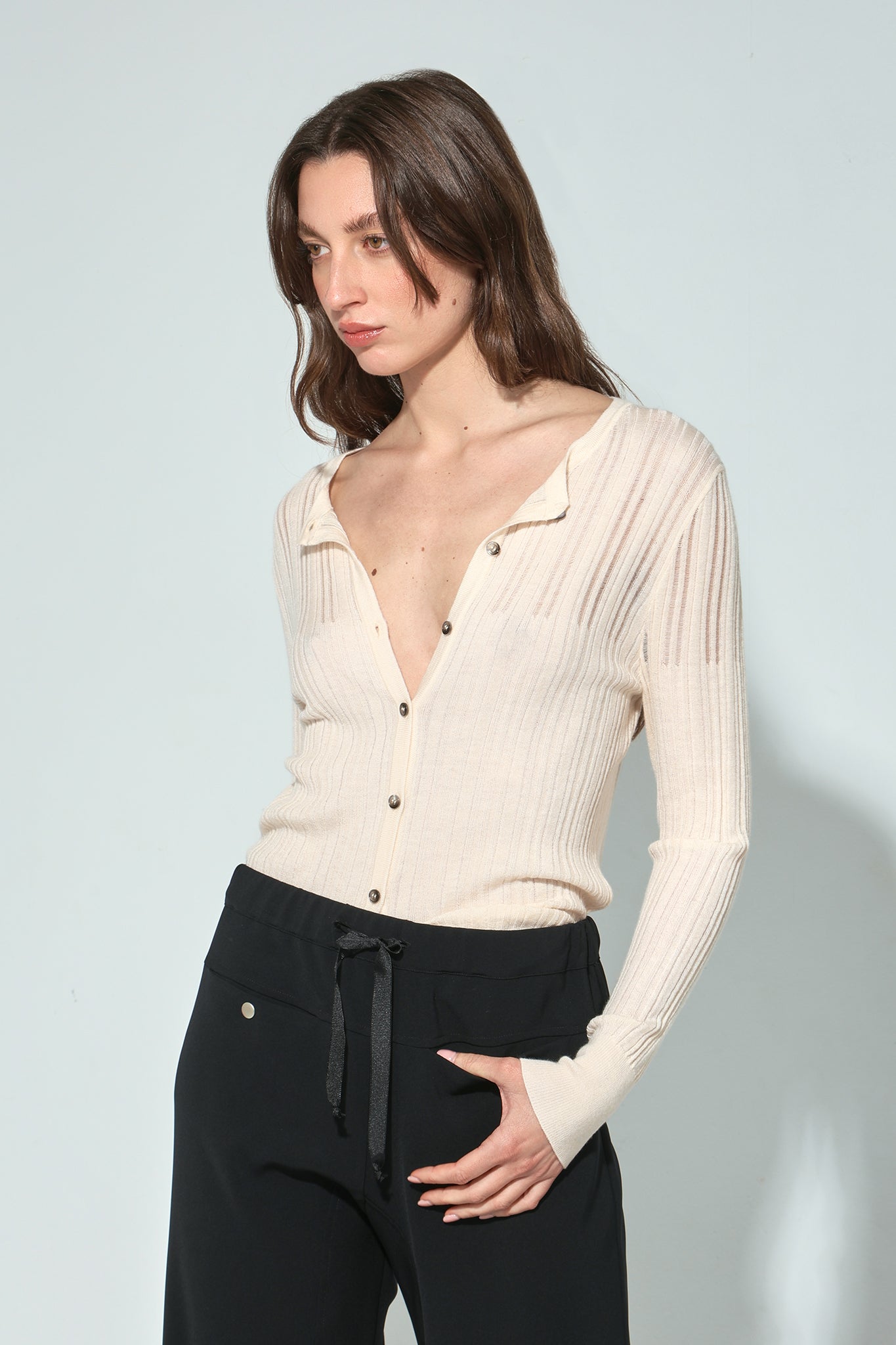 CARDIGAN VEGA CUELLO REDONDO LANA CRUDO