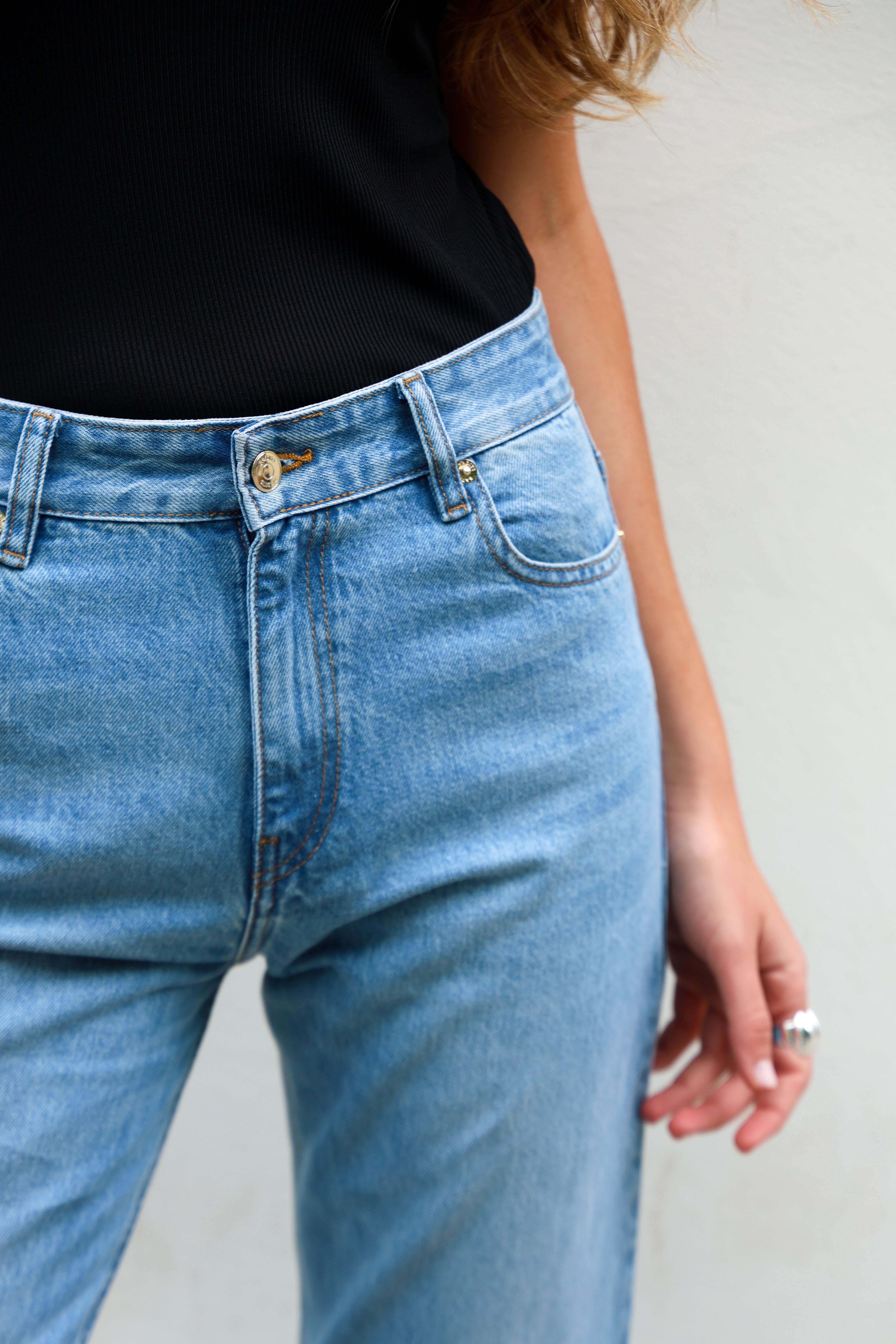JEANS GLORIA TIRO MEDIO RECTO AZUL CLARO