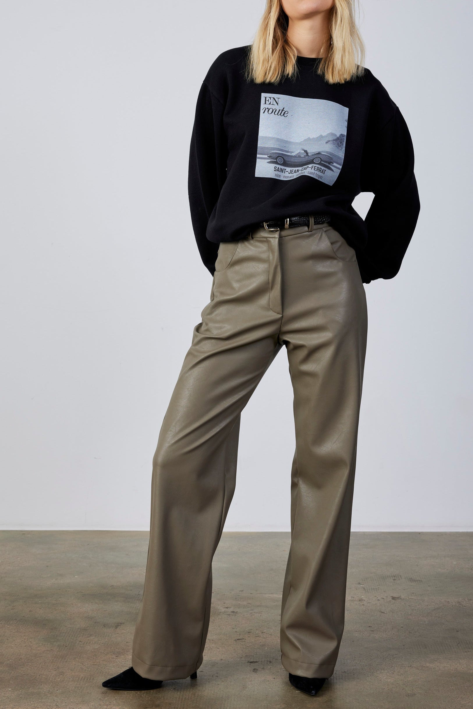 MARTA BLACK SWEATSHIRT