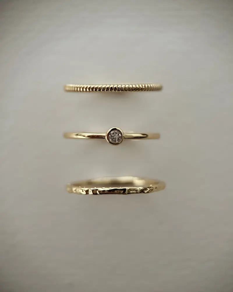 Mini gemstone ring gold