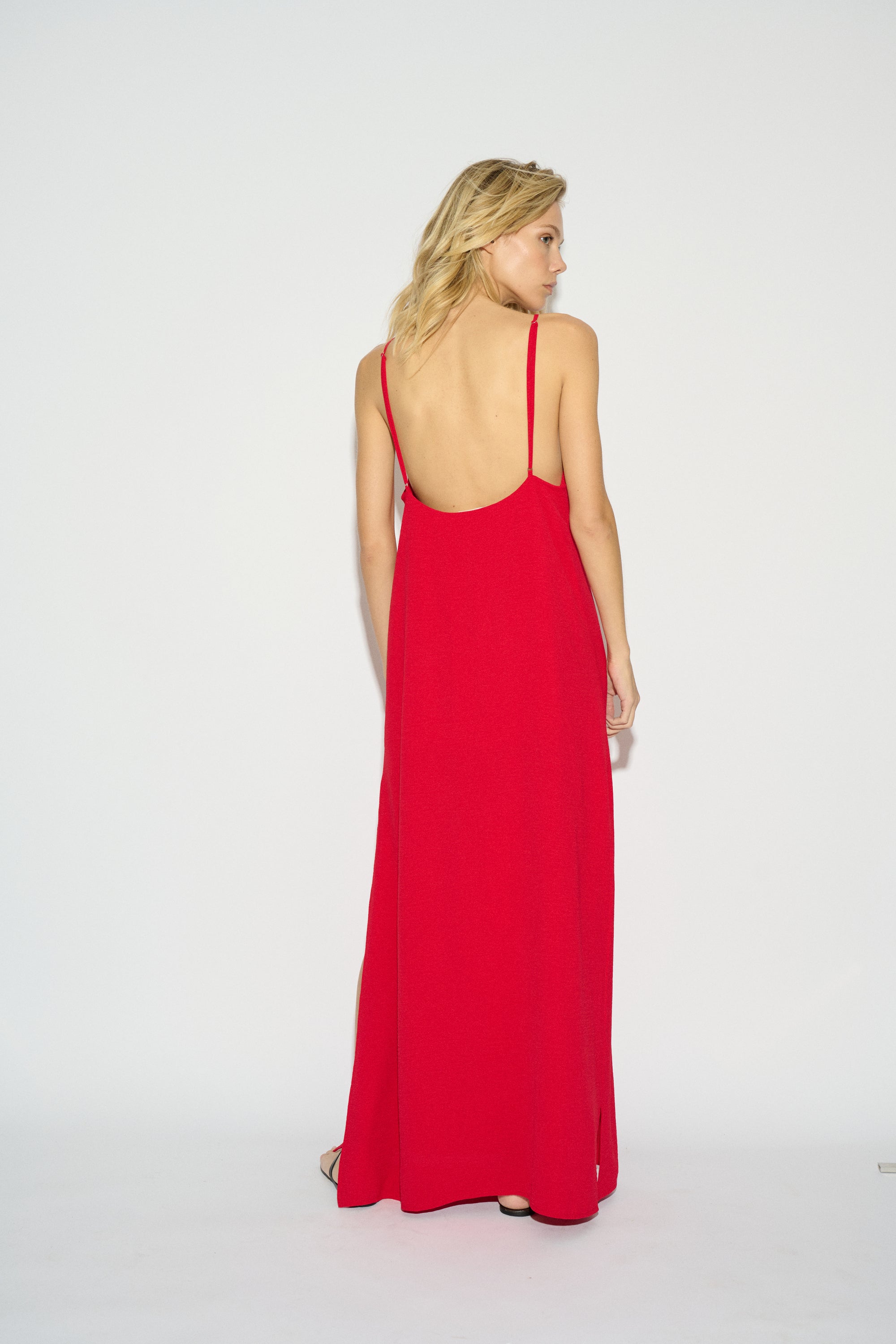 VESTIDO LEILA ESCOTE HALTER ROJO