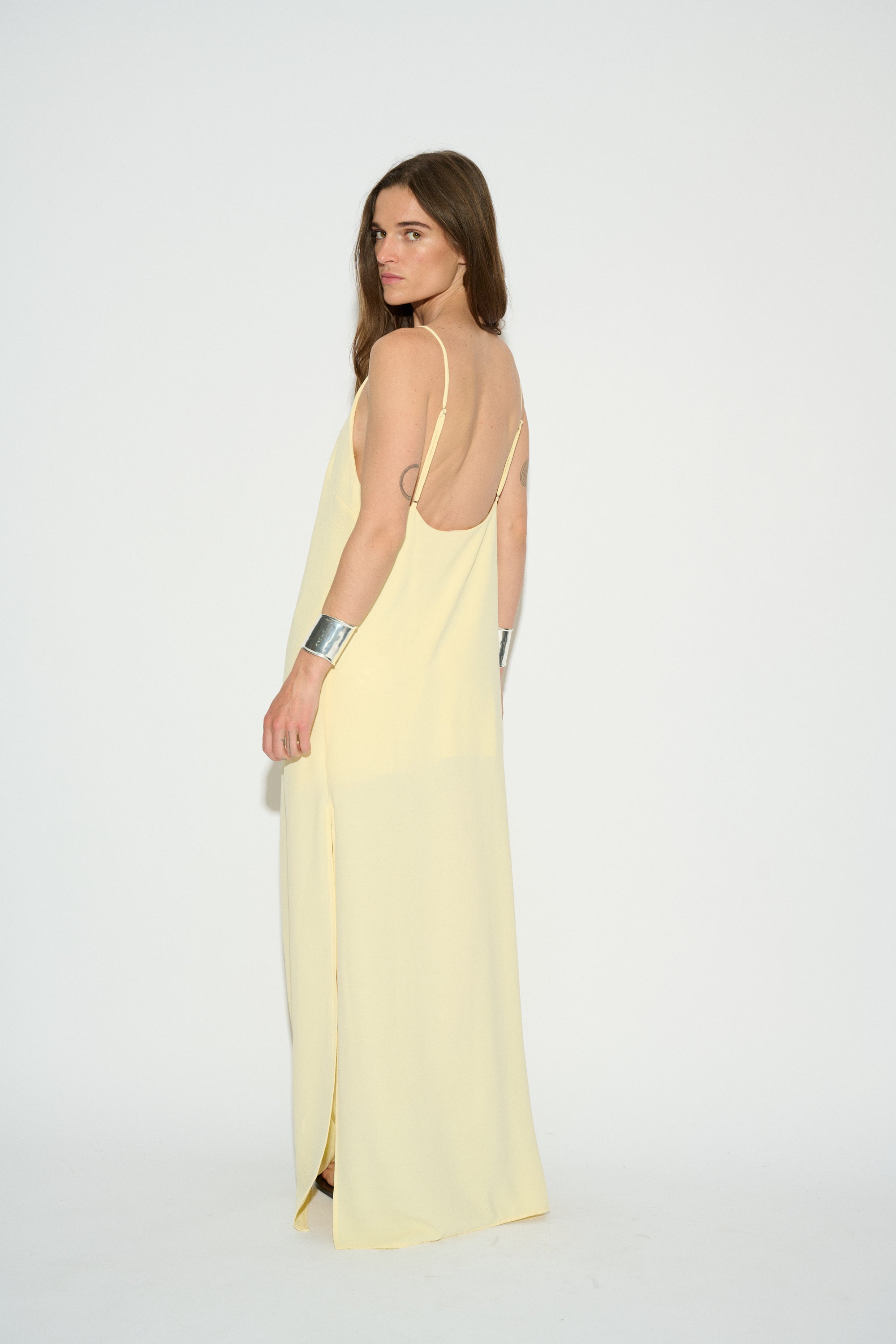 VESTIDO LEILA ESCOTE HALTER AMARILLO