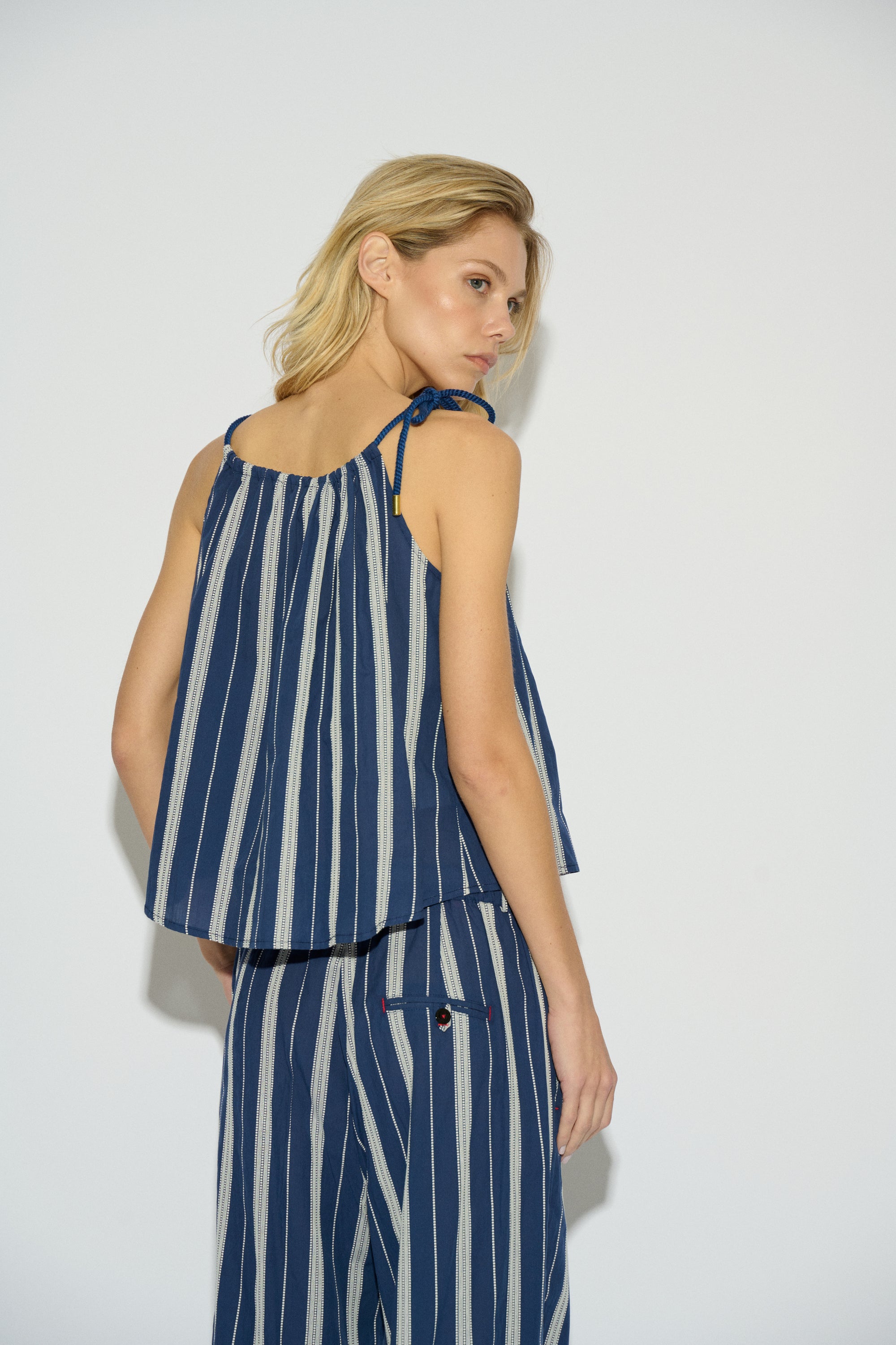 TOP MAGDA ROUND NECK NAVY