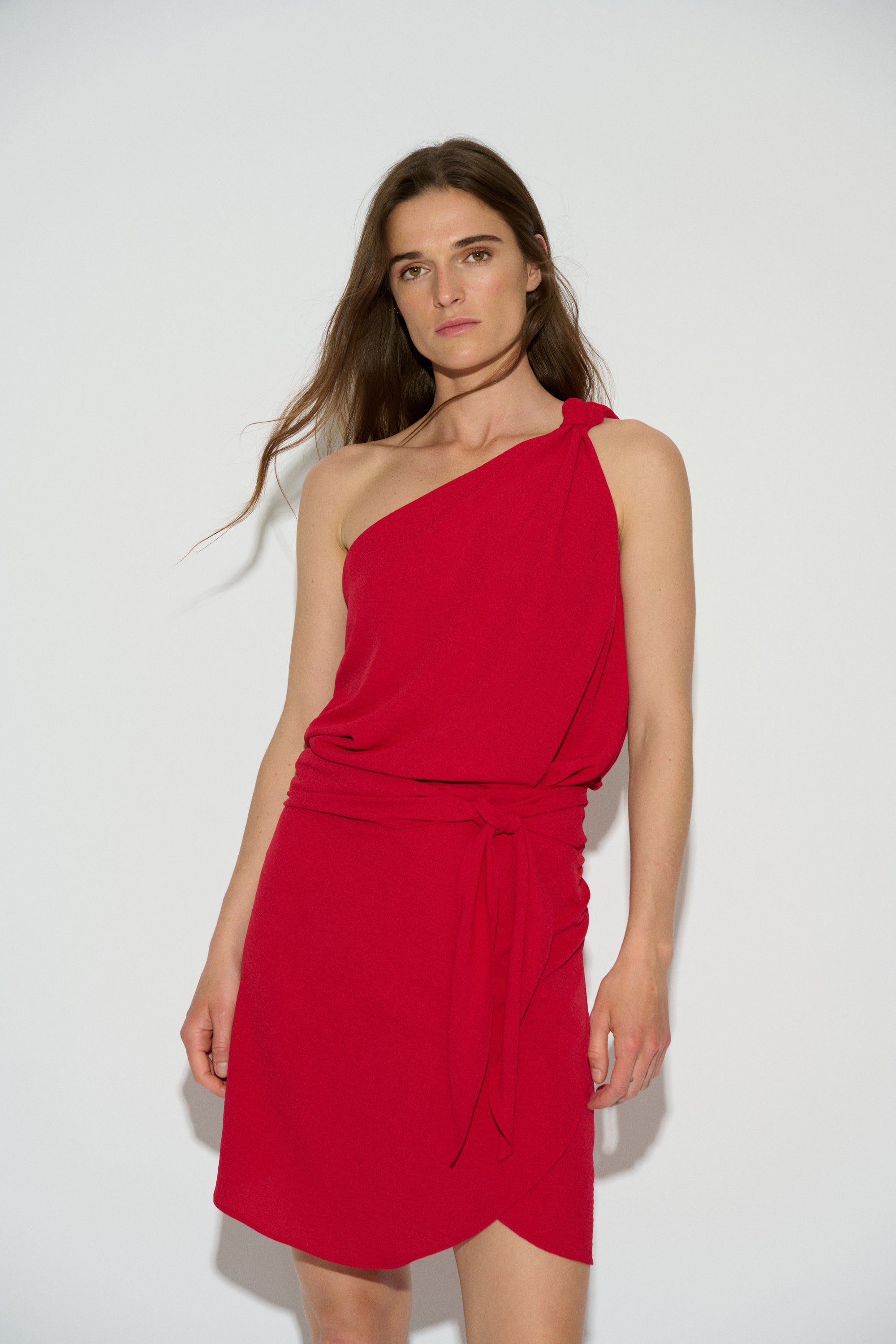 ASYMMETRIC TOP PIA RED KNOT