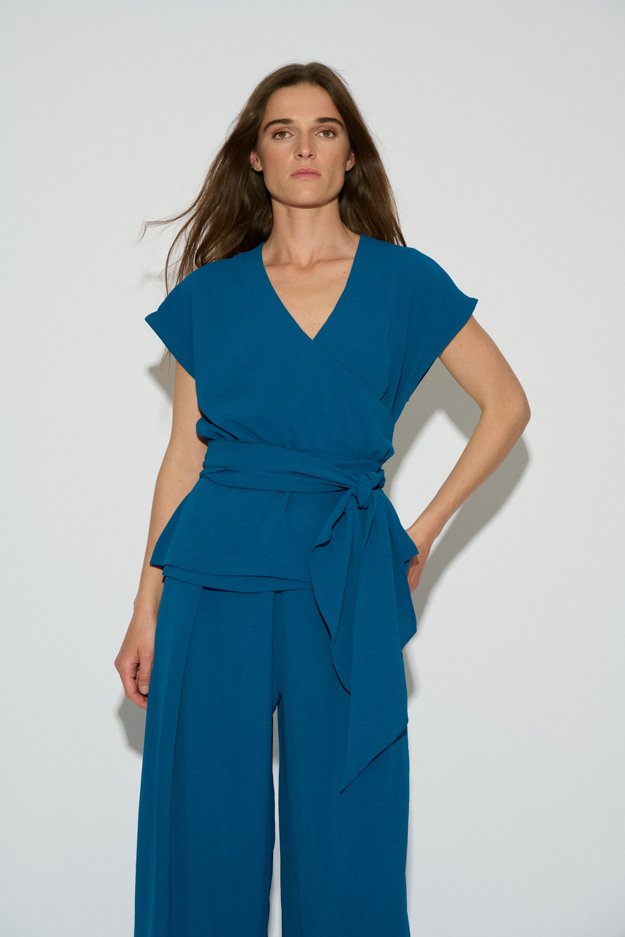 BLUSA BRUNA CRUZADA LAZADA AZUL