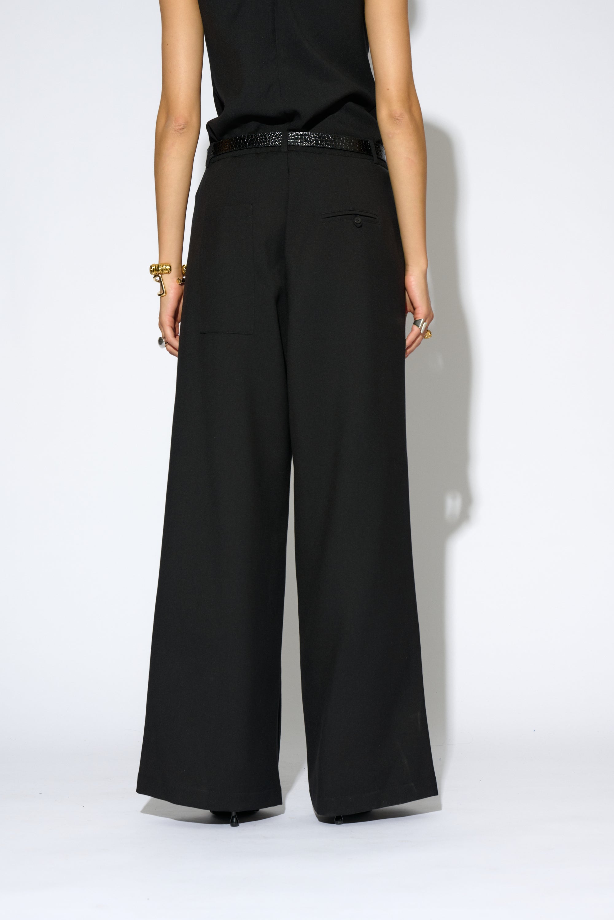 ALMU STRAIGHT BLACK TROUSERS