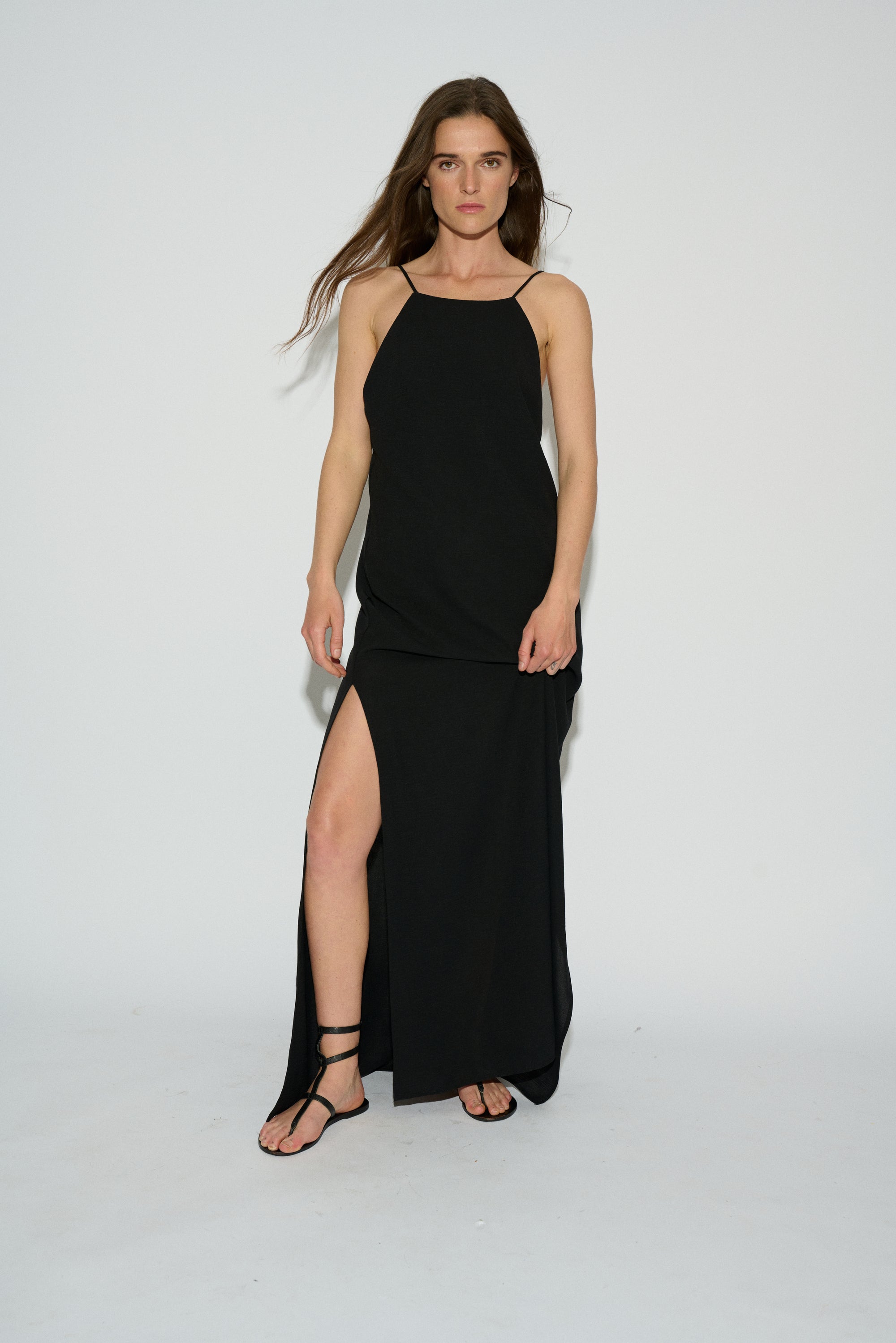 VESTIDO LEILA ESCOTE HALTER NEGRO