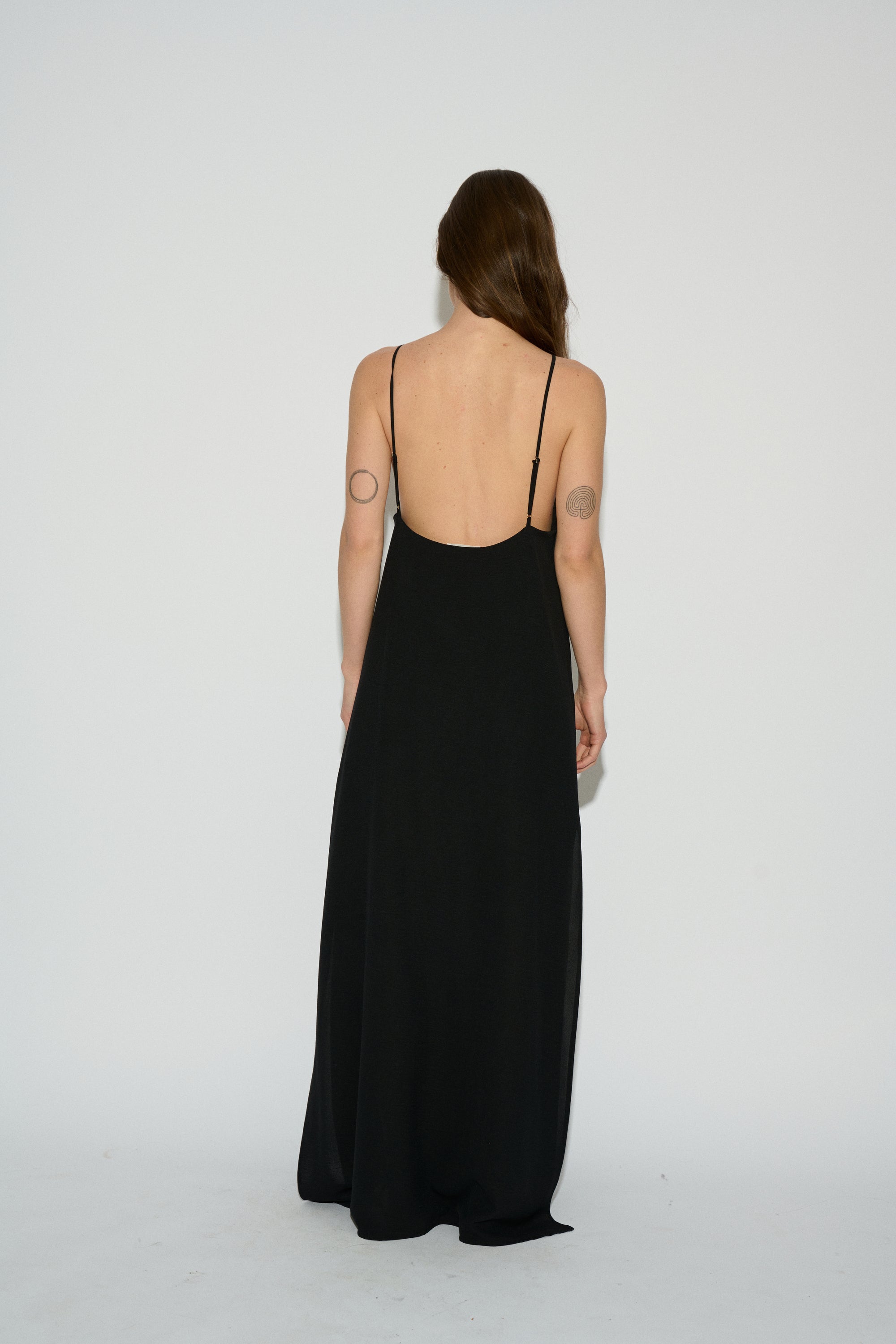 VESTIDO LEILA ESCOTE HALTER NEGRO