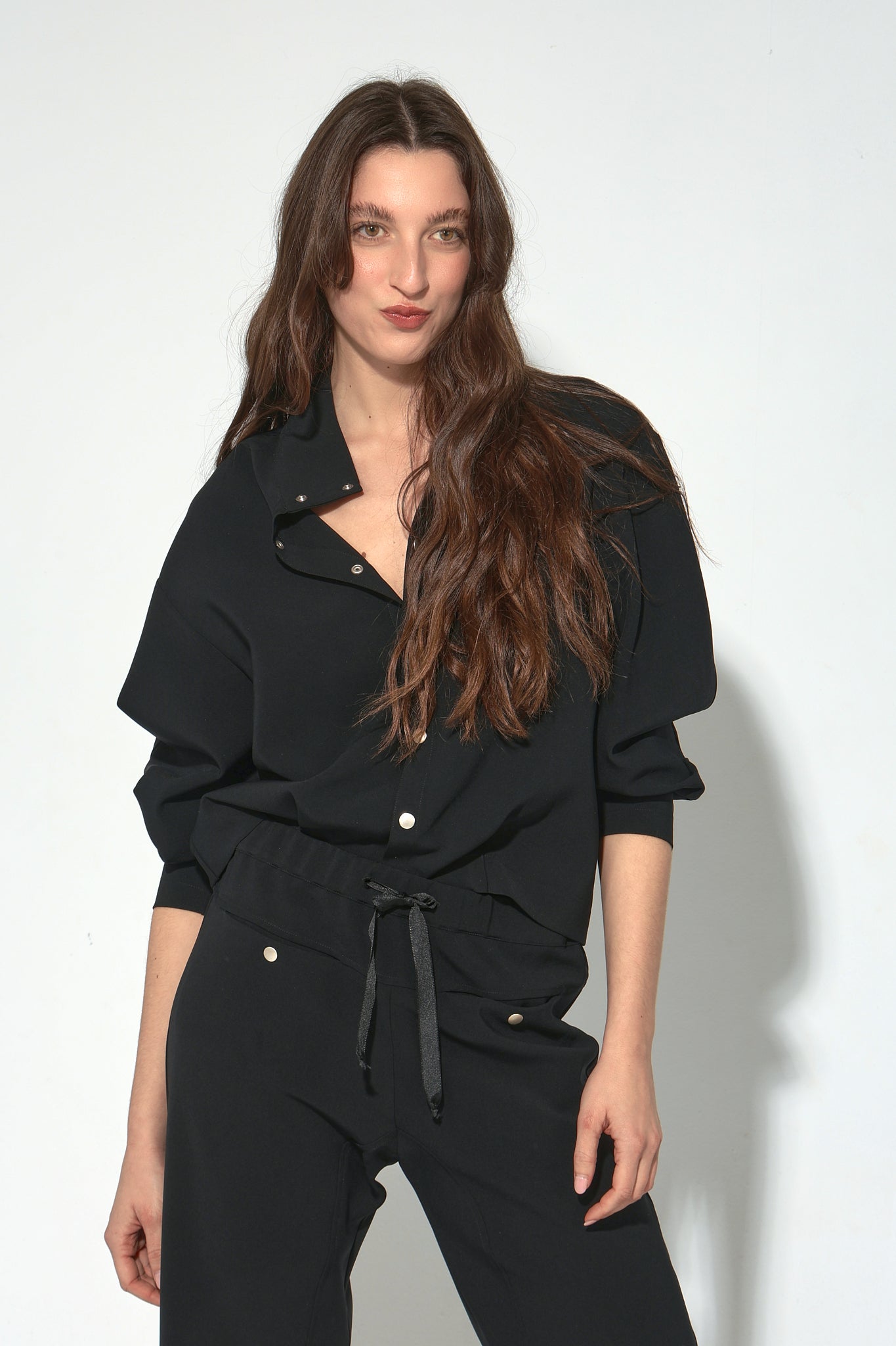 CHAQUETA DOKOS SNAPS NEGRA