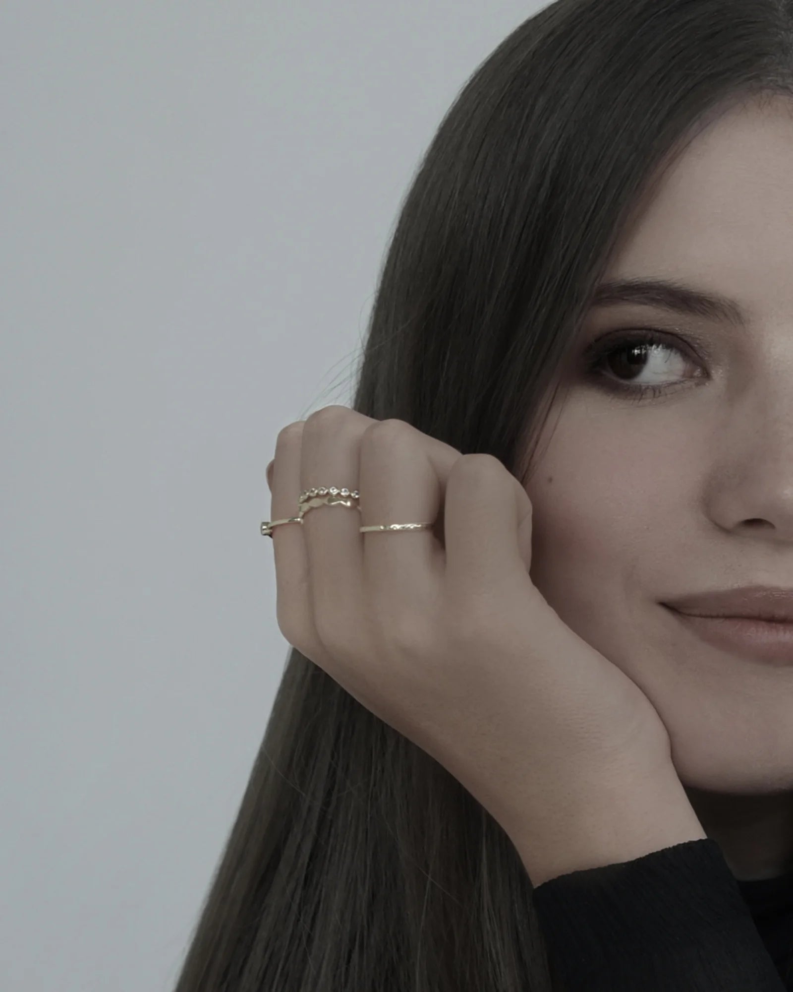 Hammered slim ring gold