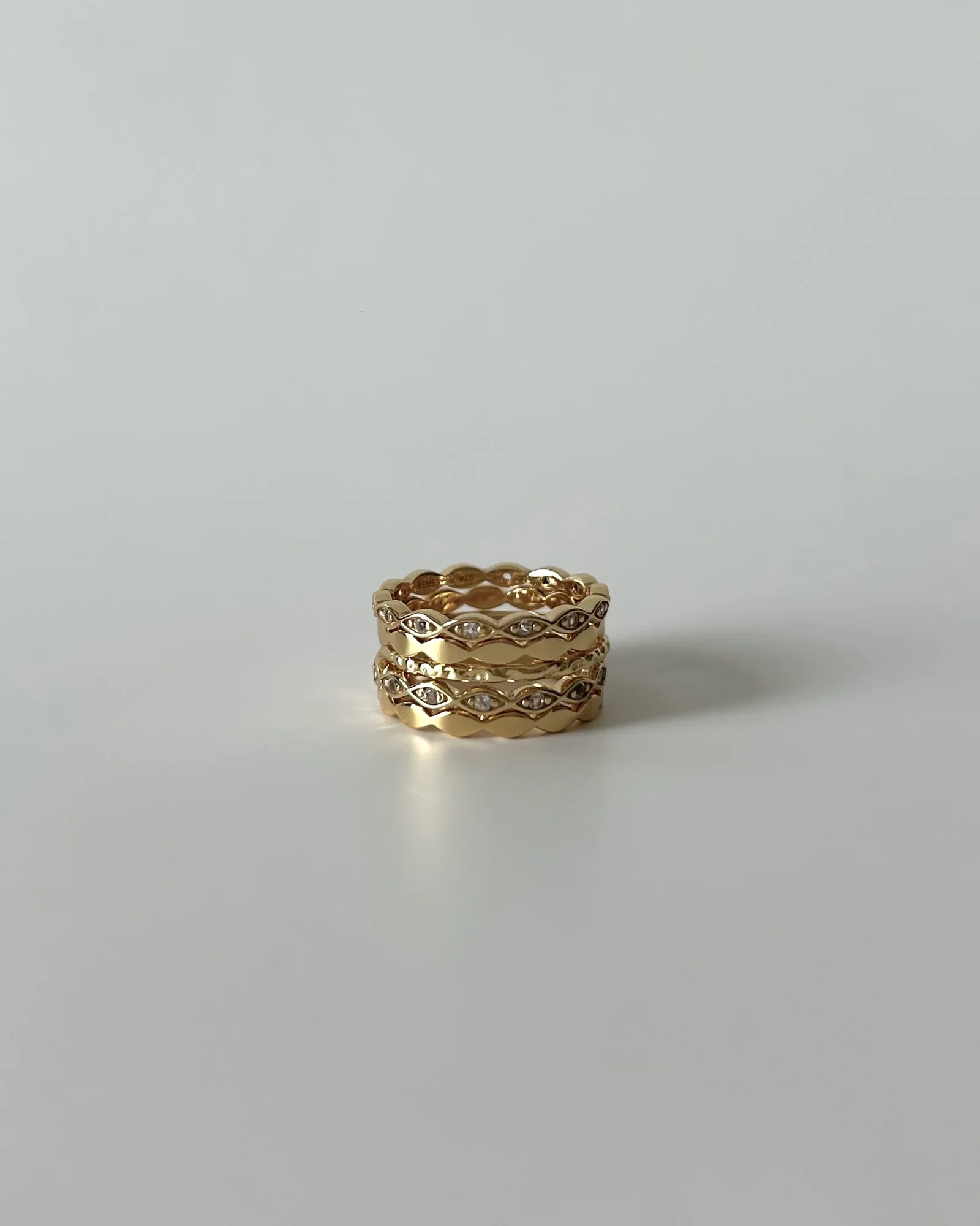 Signature marquise ring gold