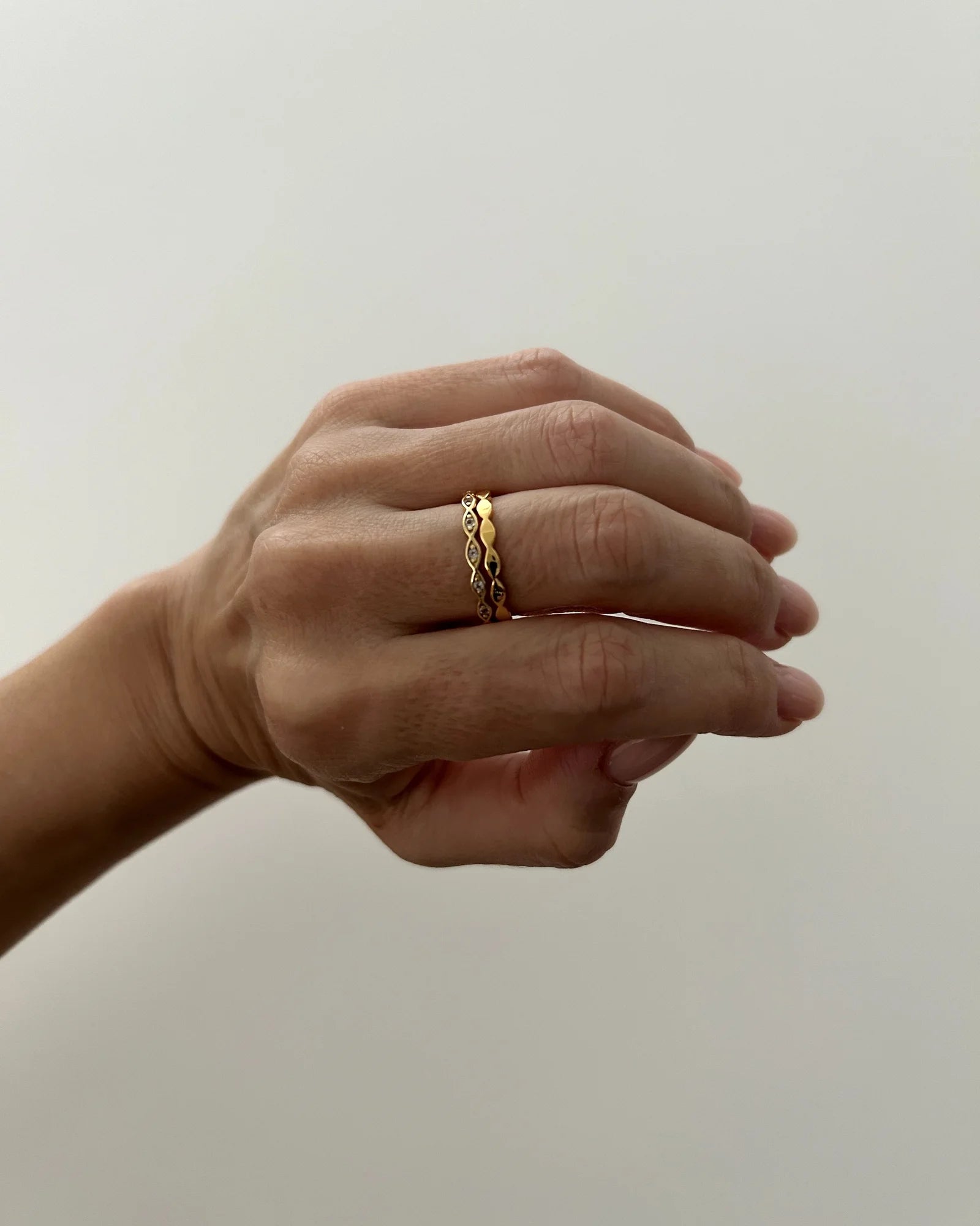 Anillo de oro con topacio marquesa
