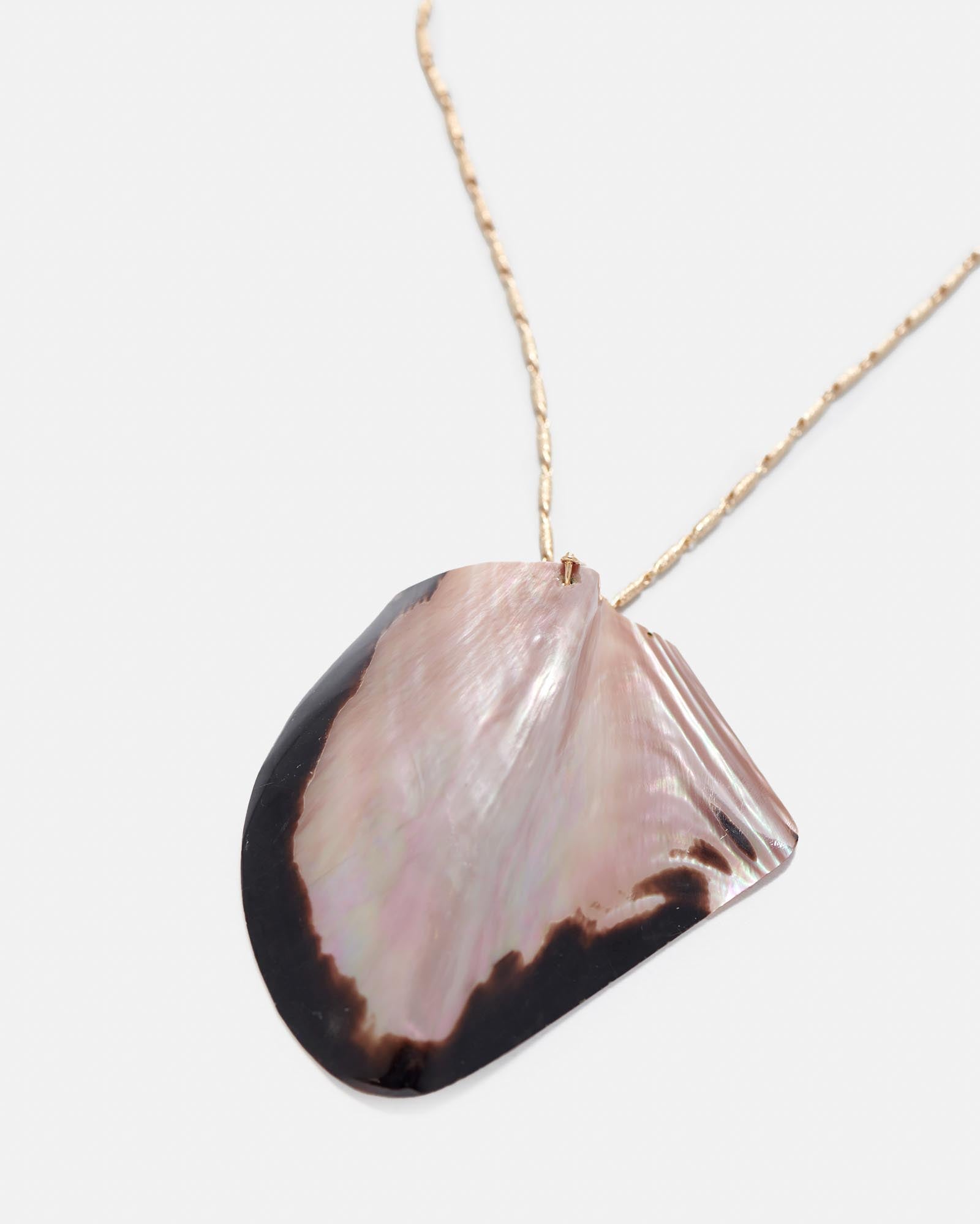 PINK MANILA NECKLACE (MOTHER-OF-PEARL)