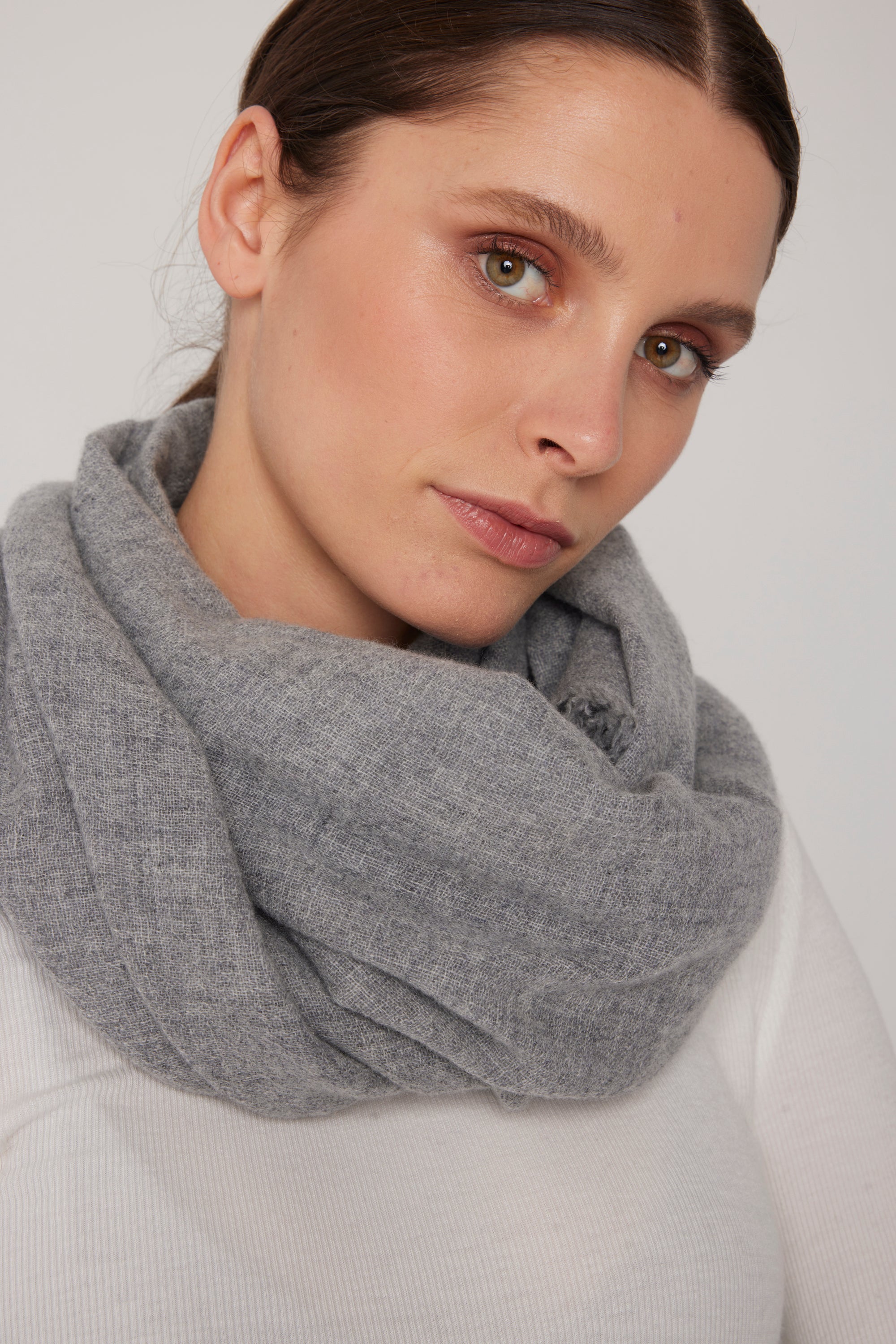 SOHO LIGHT GREY SCARF