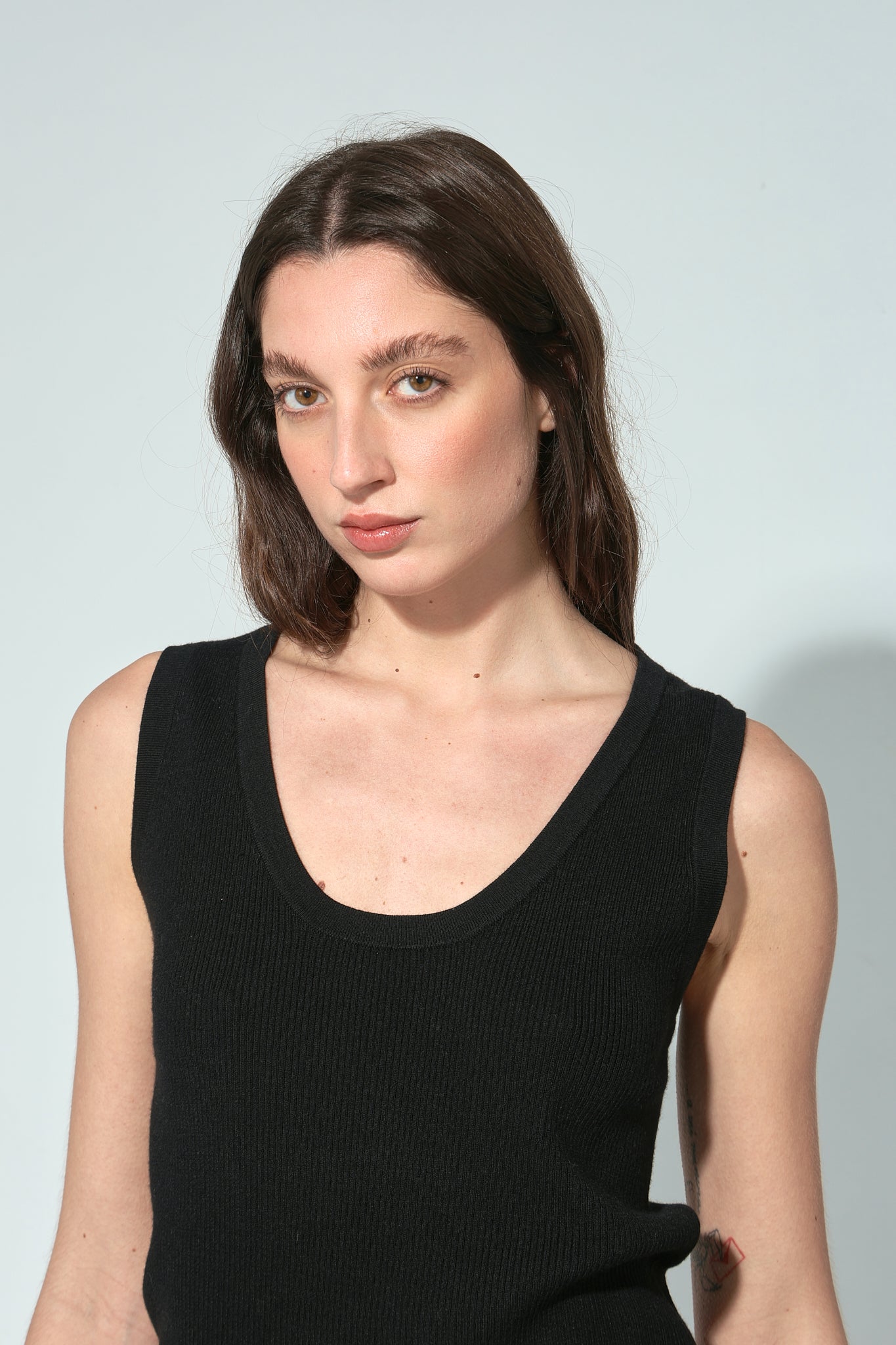 TOP GABRIELA CUELLO REDONDO LANA NEGRO