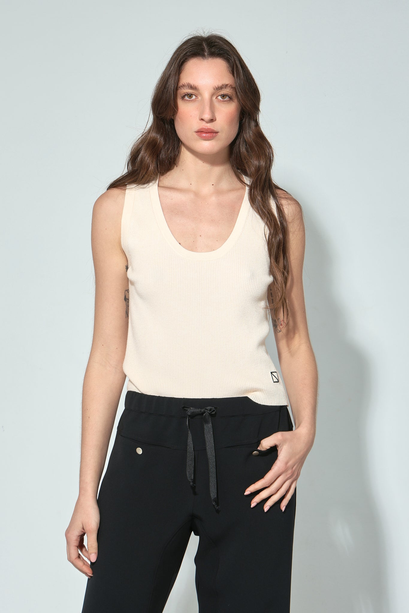 TOP GABRIELA CUELLO REDONDO LANA ECRU