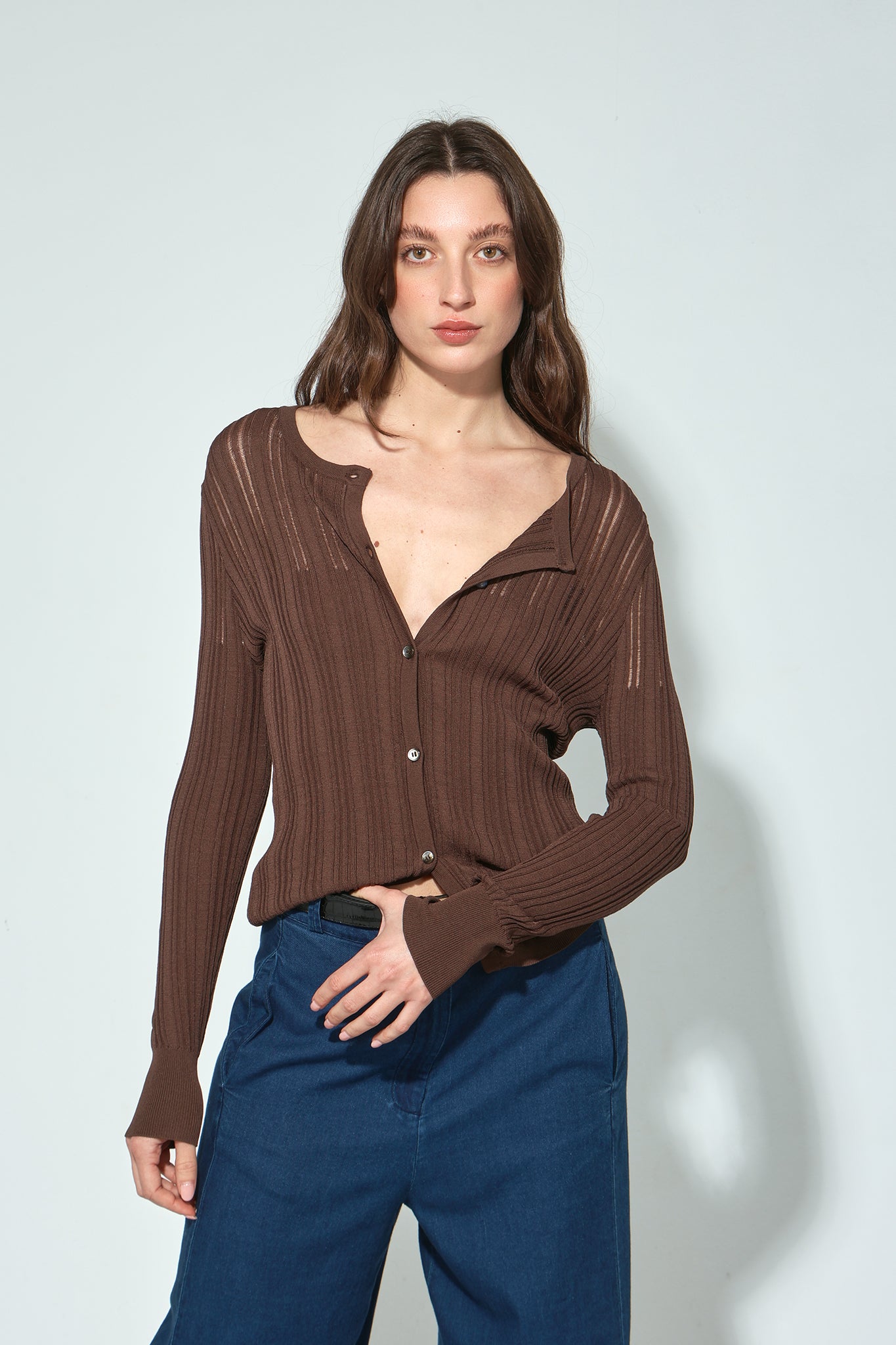 CARDIGAN BEL CUELLO REDONDO MARRÓN