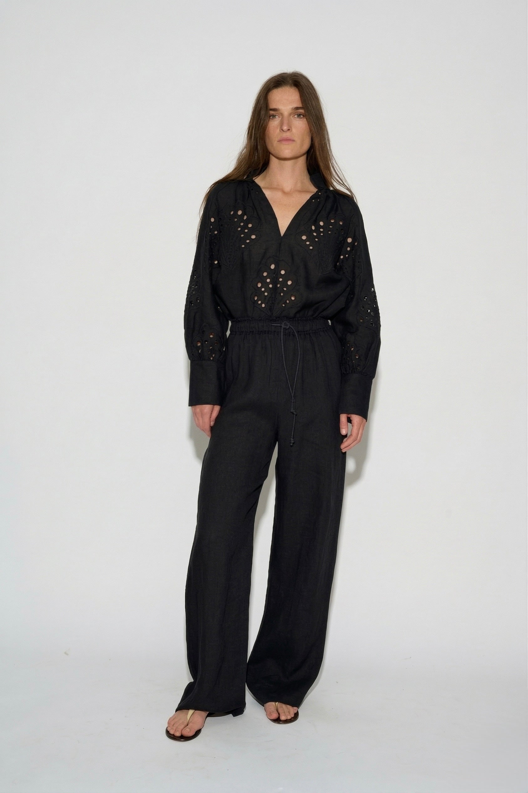BLUSA MILLIE BORDADO SUIZO NEGRO