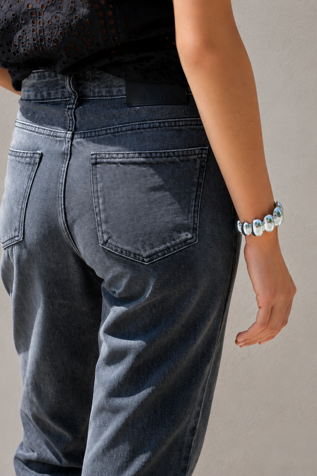 JEANS GLORIA TIRO MEDIO RECTO GRIS