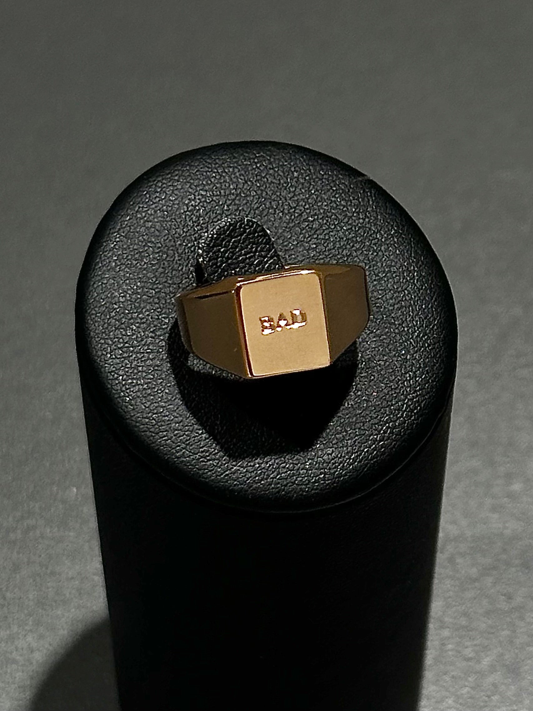 ANILLO QUEEN BAD ORO