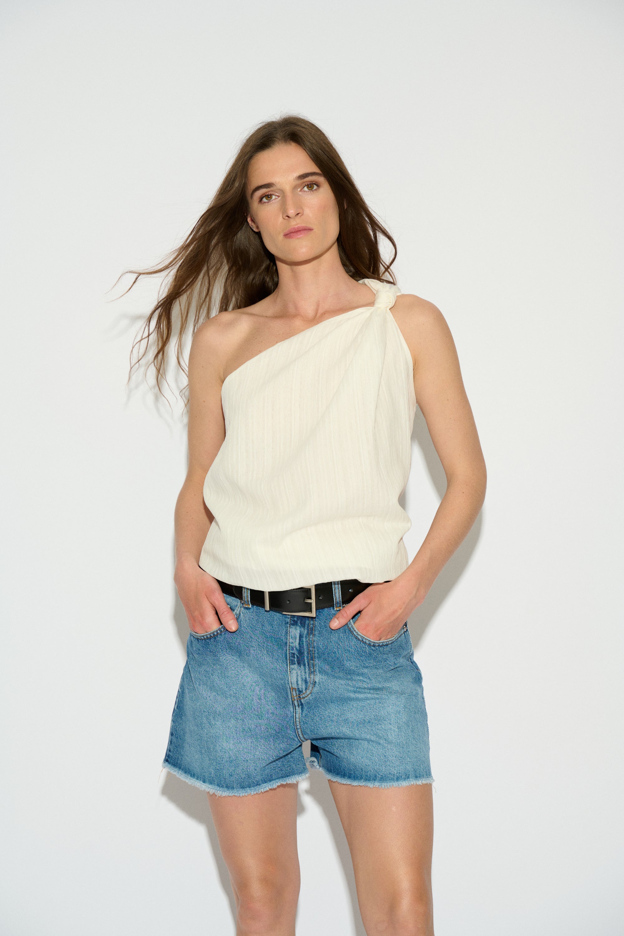 TOP FIONA ASYMMETRICAL KNOT STRIPED WHITE