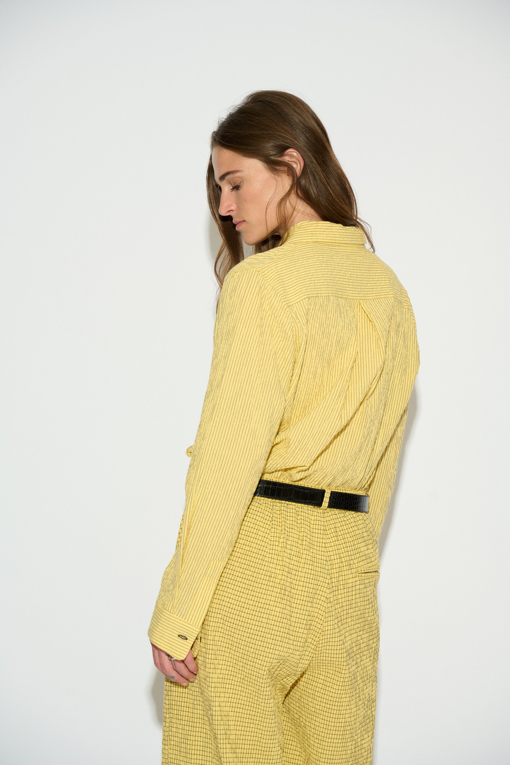 CAMISA NALA CUELLO SOLAPA AMARILLO