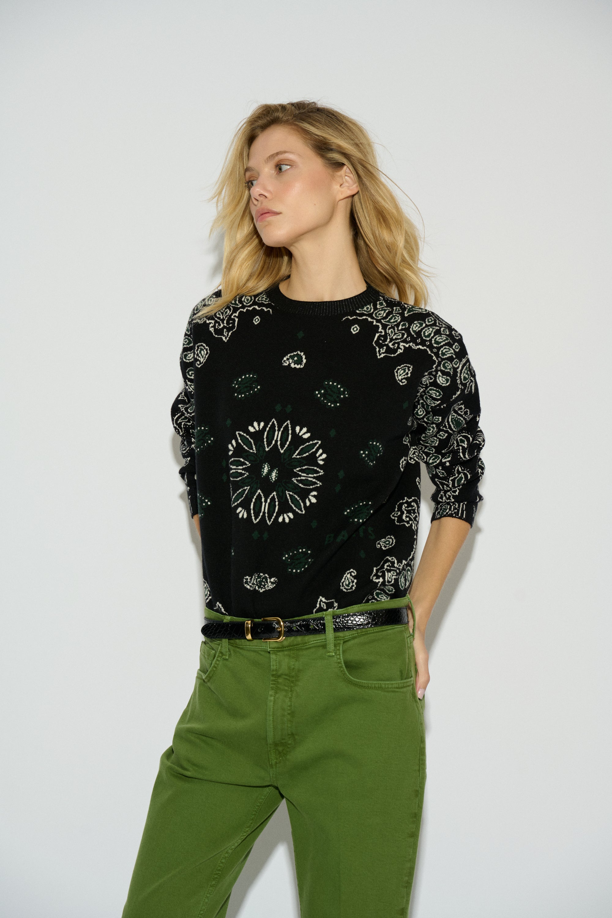 SERENA ROUND NECK BLACK PAISLEY JERSEY
