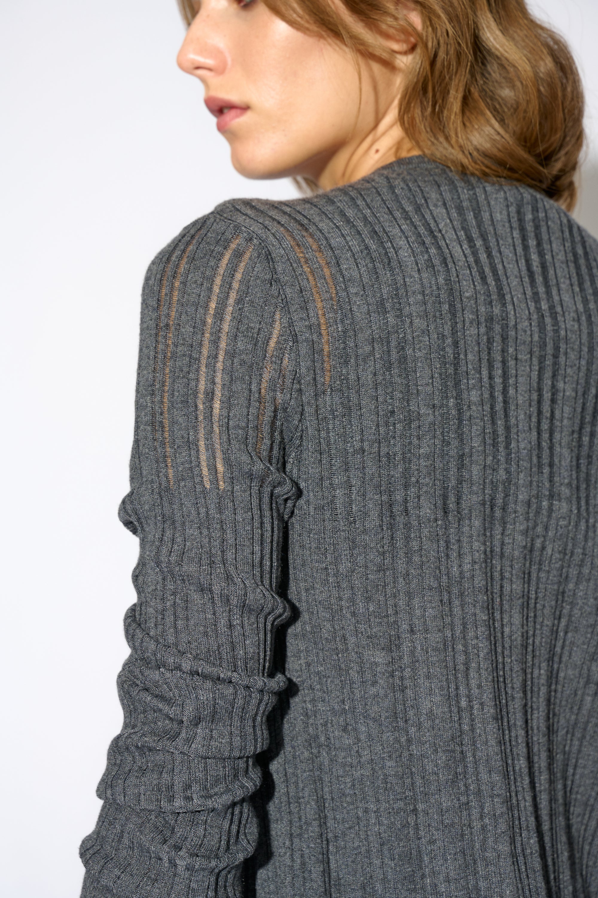 CARDIGAN VEGA DESAGUJADO GRIS