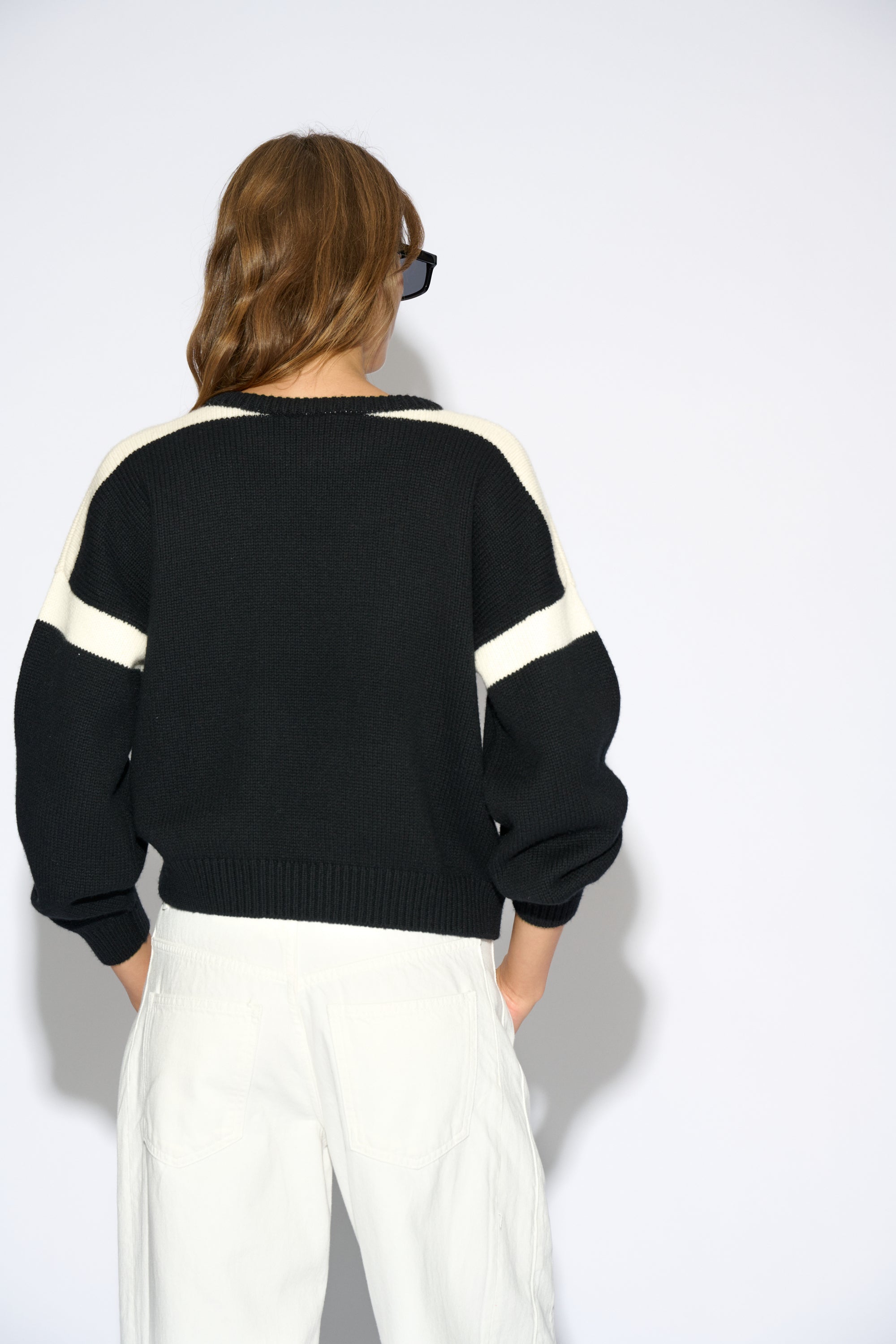 ROSY BLACK CASHMERE AND WOOL SWEATER