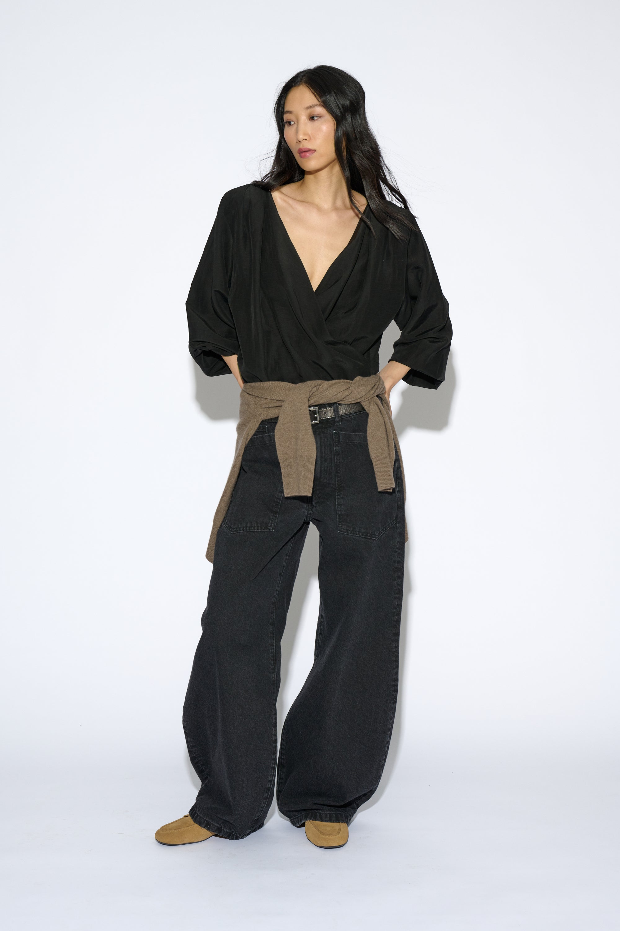 TOP LARA ESCOTE PICO NEGRO