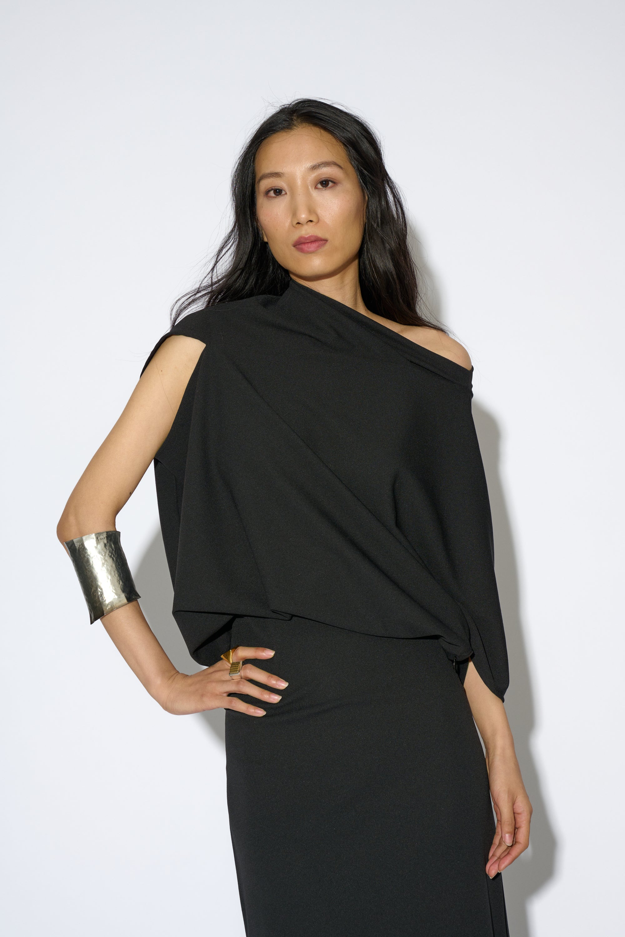 VESTIDO GRETA ASIMÉTRICO NEGRO