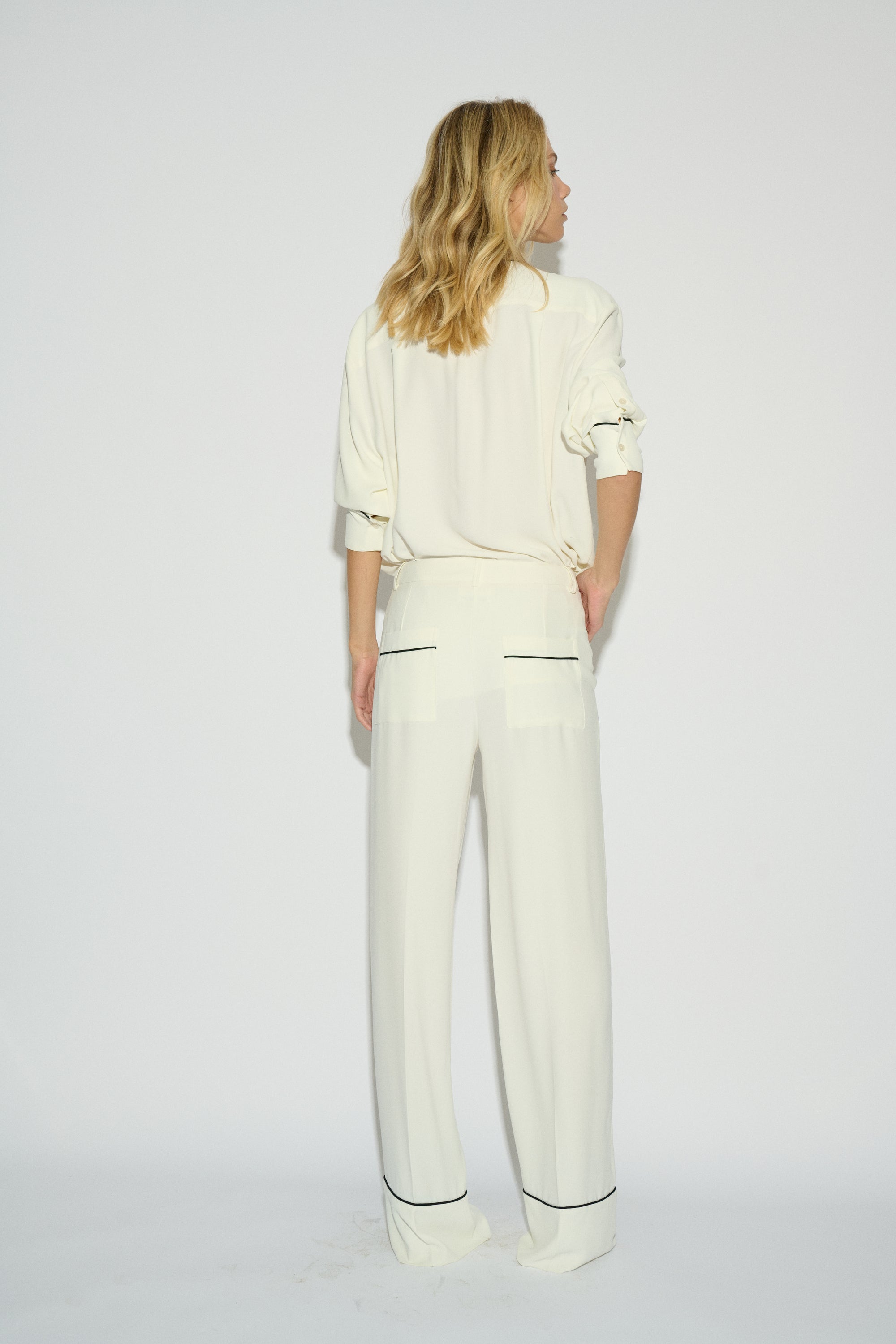 WHITE CREPE LOOK