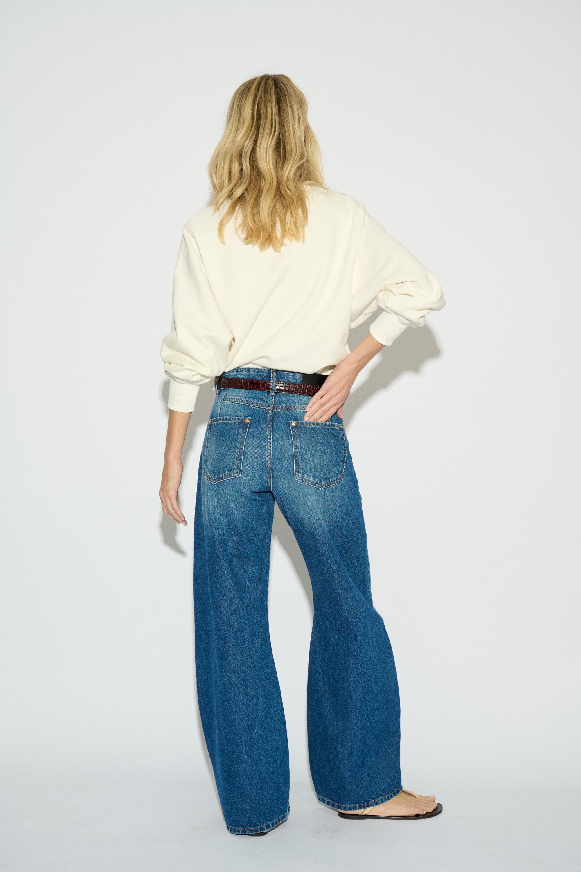 JEANS KENDRA BARREL TIRO MEDIO AZUL
