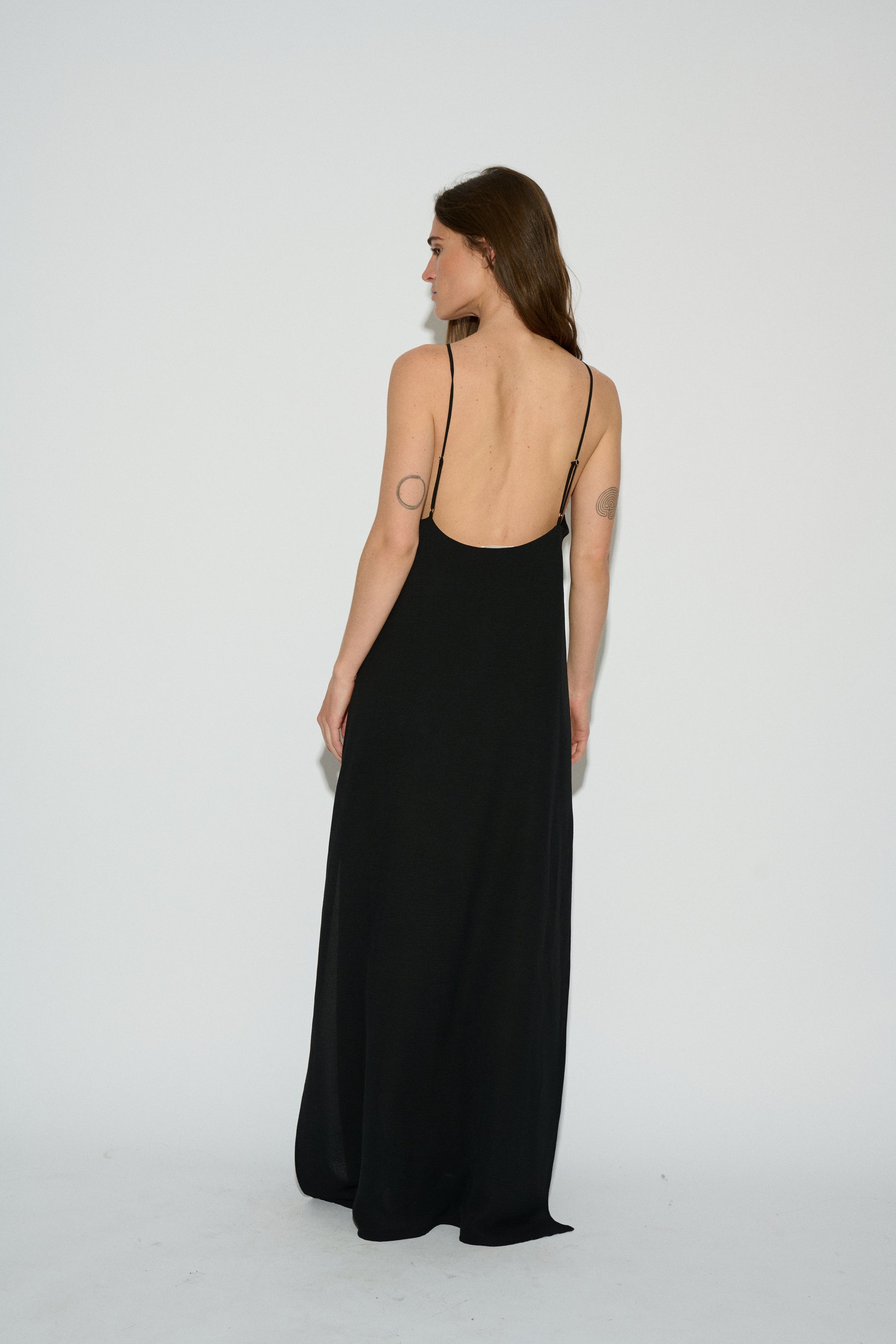 VESTIDO LEILA ESCOTE HALTER NEGRO