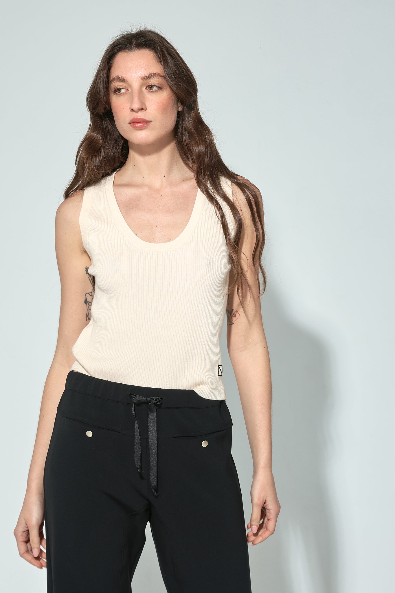 TOP GABRIELA CUELLO REDONDO LANA ECRU