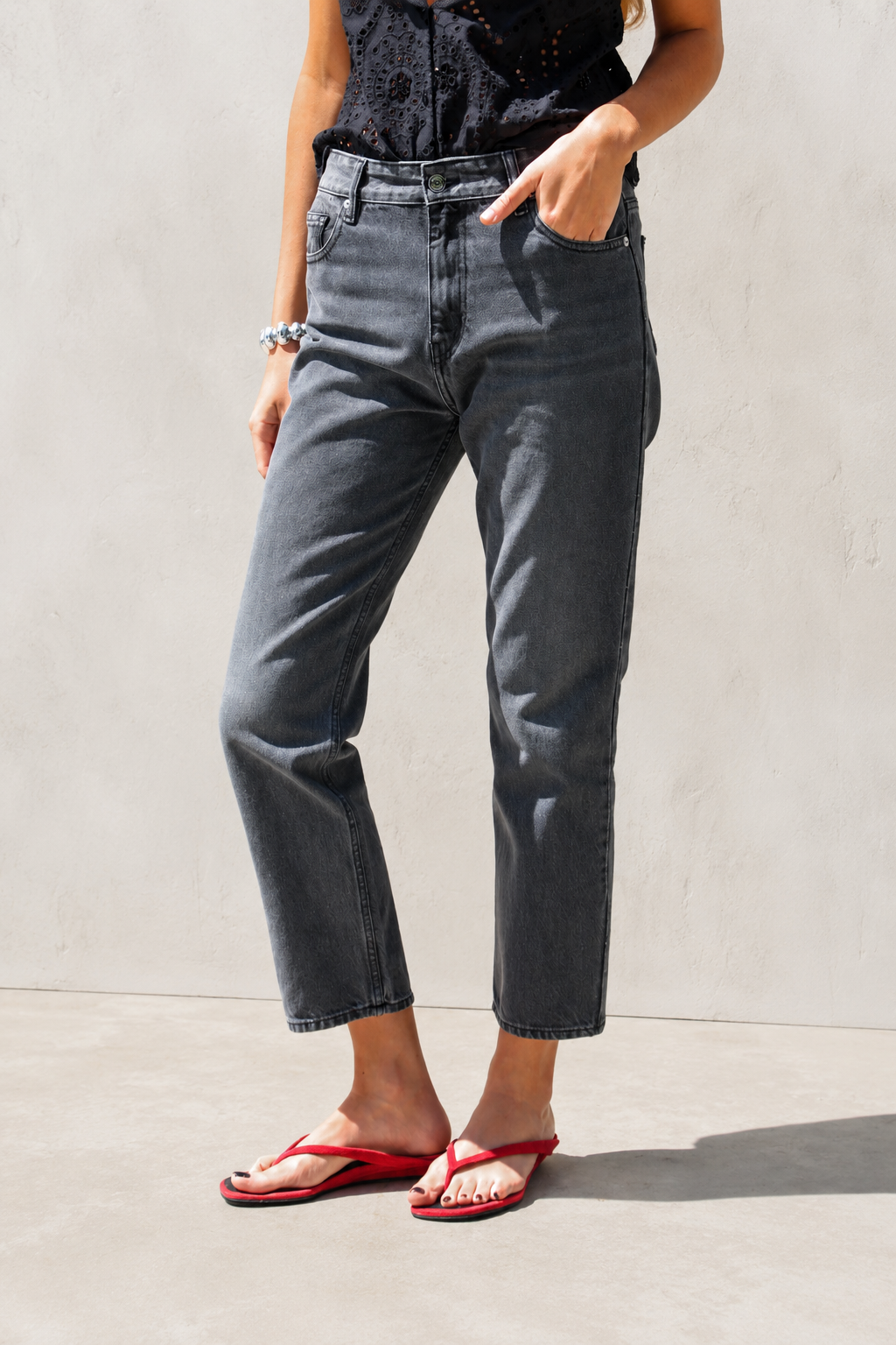 JEANS GLORIA TIRO MEDIO RECTO GRIS