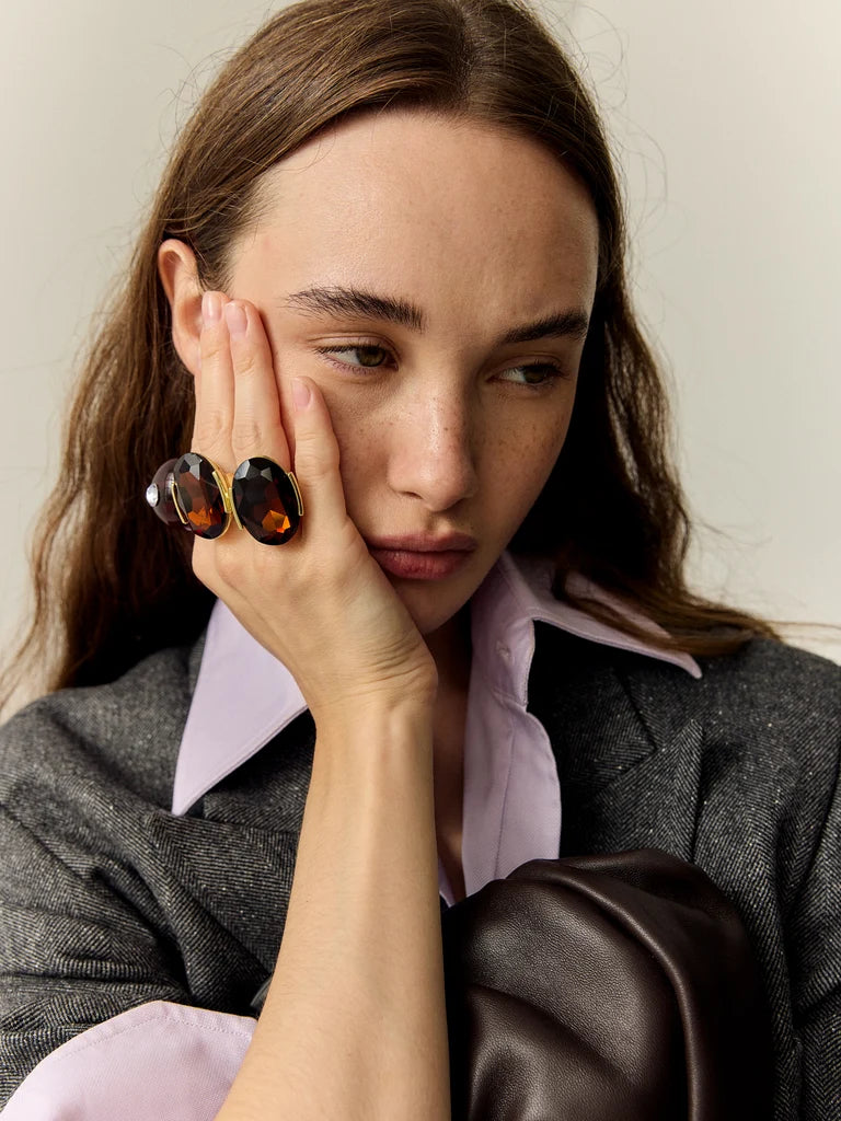 Pou ring brown