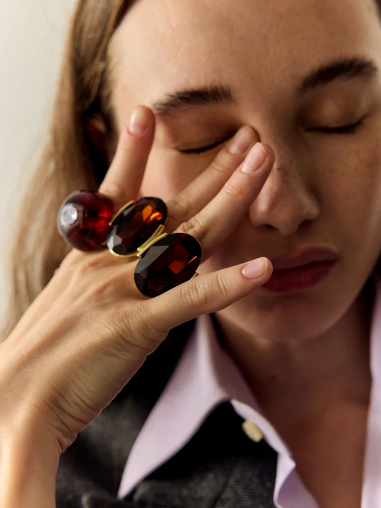 Pou ring brown